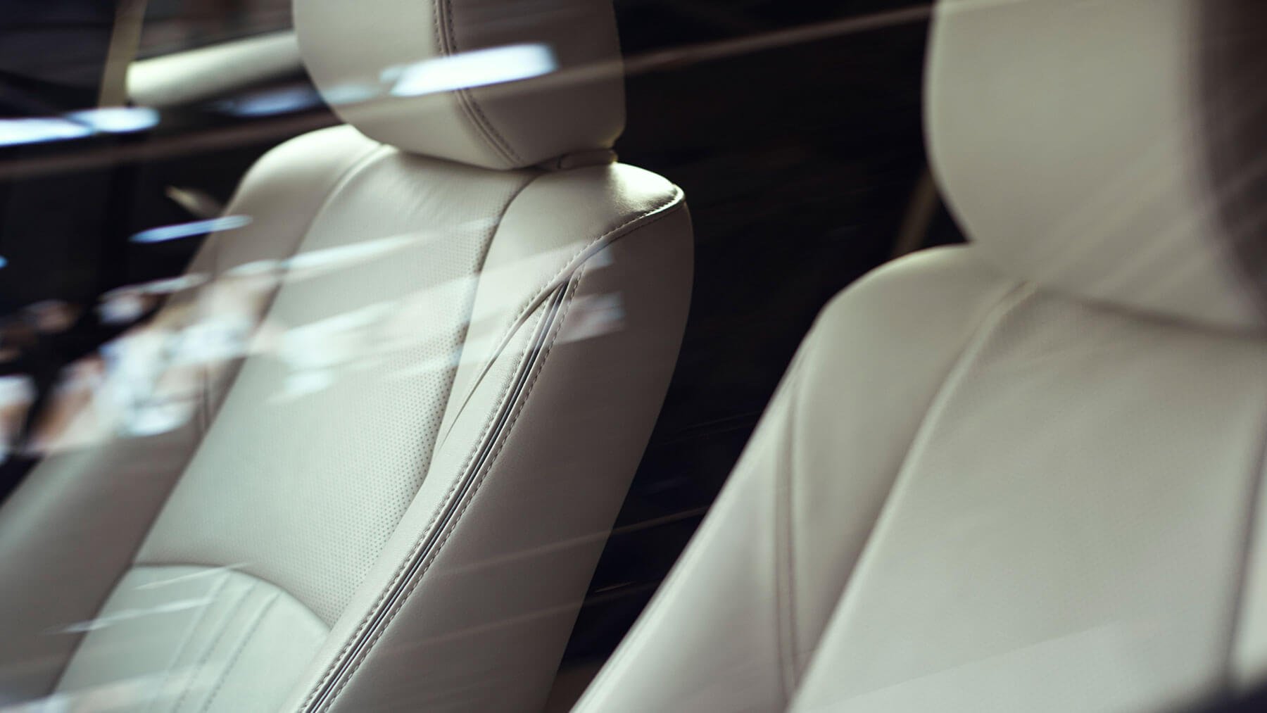 MAZDA CX3 - DETALLE ASIENTOS BLANCOS 2.jpg