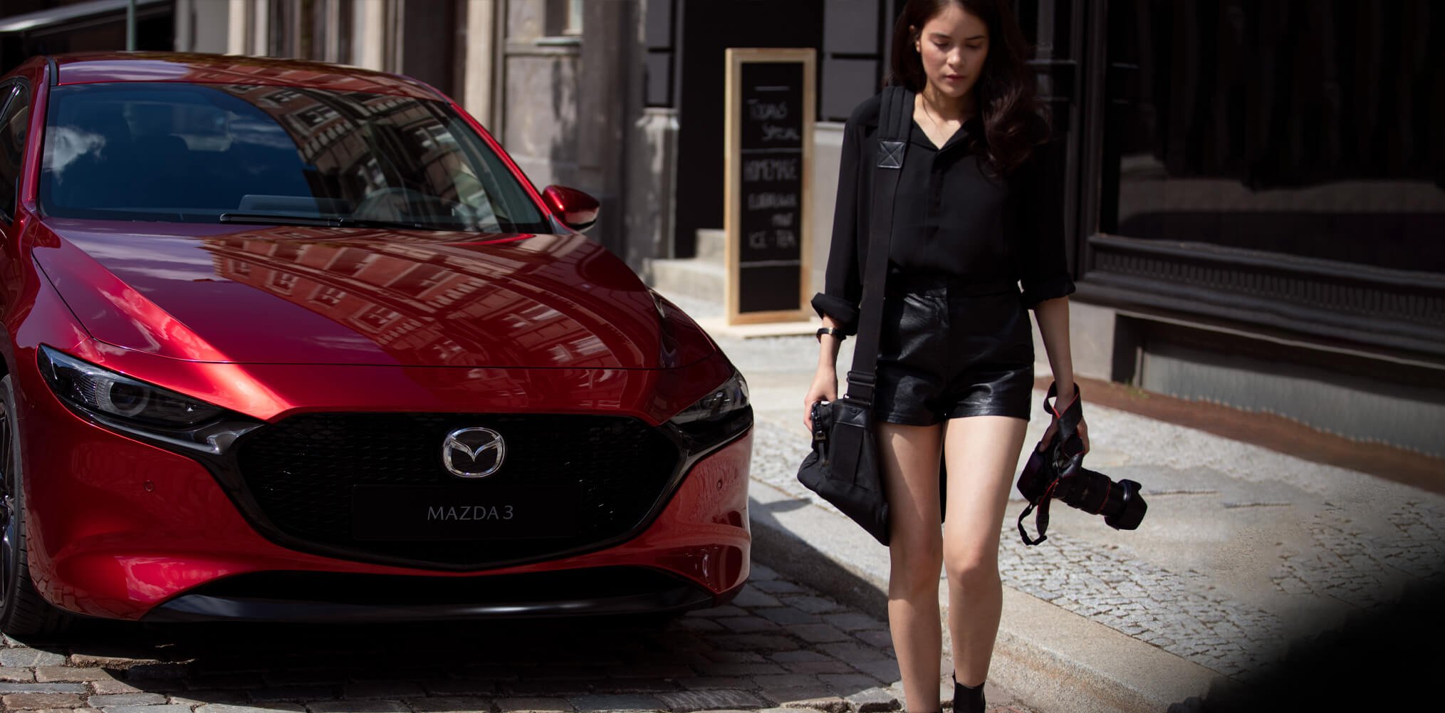 MAZDA 3 - CALLE WOMAN.jpg