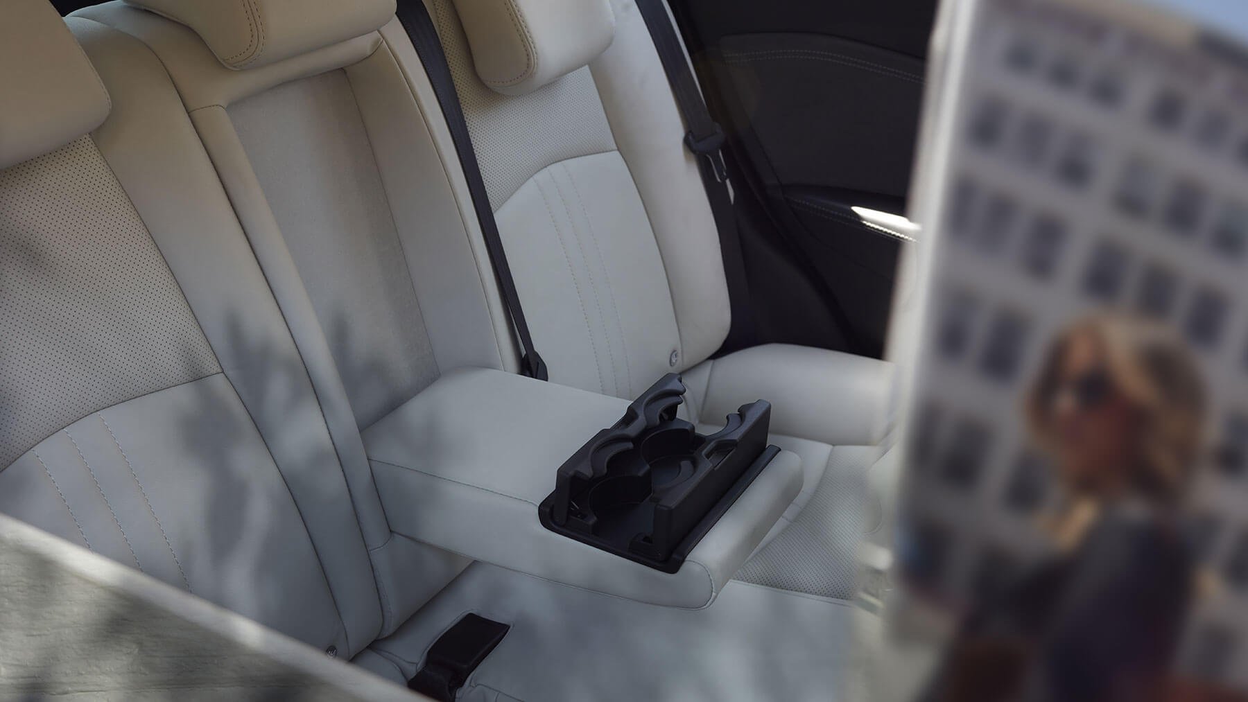 MAZDA CX3 - DETALLE ASIENTOS BLANCOS.jpg