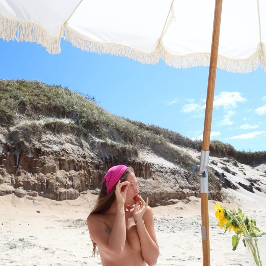 Hey there! 

My name is Jessa, but I am better known as 'The Nude Blogger'. 

Welcome to my newest Instagram account 💕

I am a nudist, a naked yoga teacher, naturist content creator, a body positive advocate and naturism activist. 

After having my 