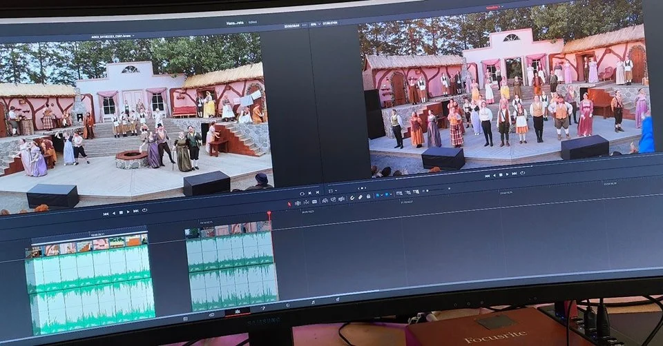 Så har haft förmånen och glädjen att spela in den 7:e föreställningen av den fantastiska @sommarteaternystad !
Detta året med en egen tolkning av den klassiska sagan om Hans & Greta.
Än finns möjlig