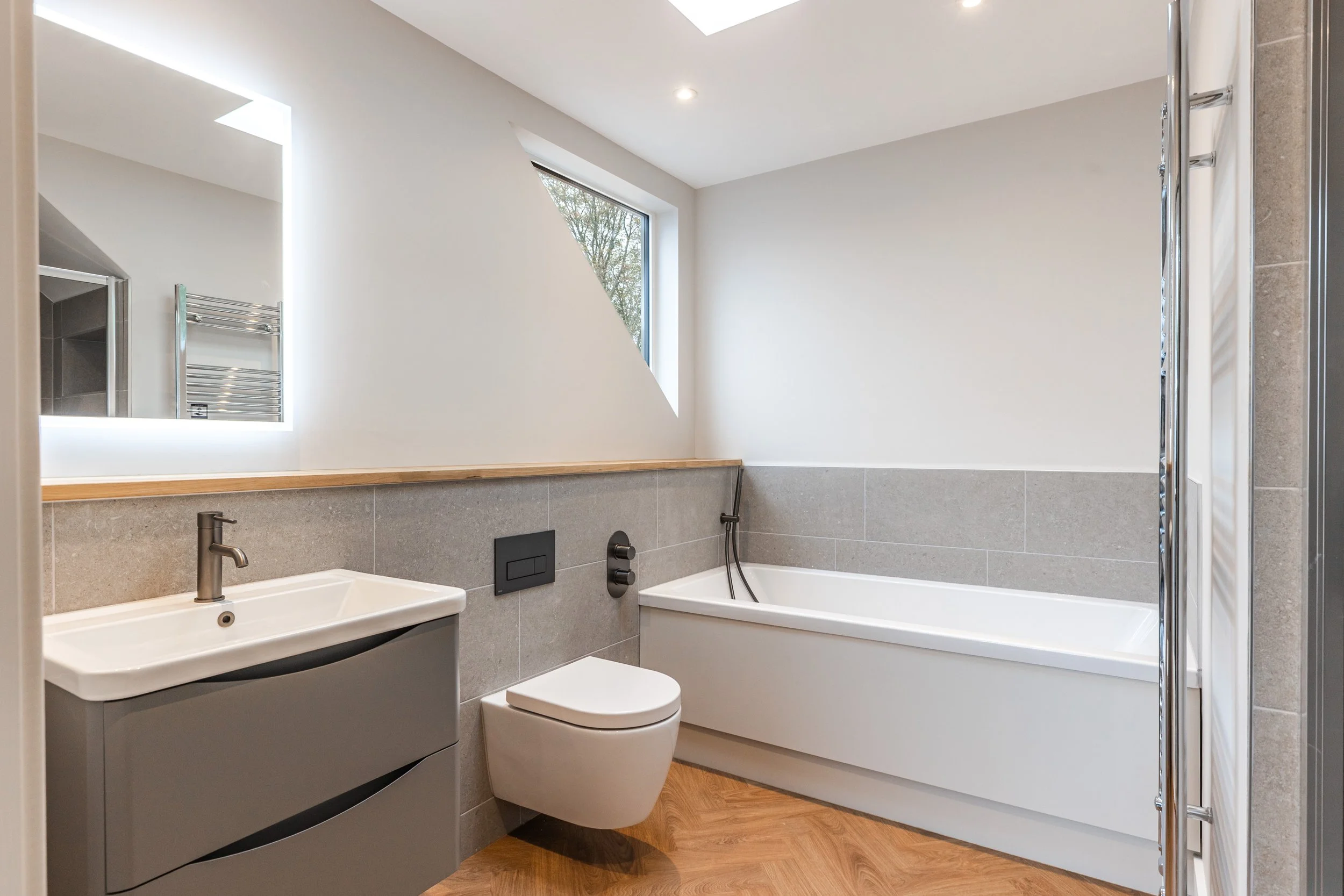 Second floor bathroom with dual bathing bath