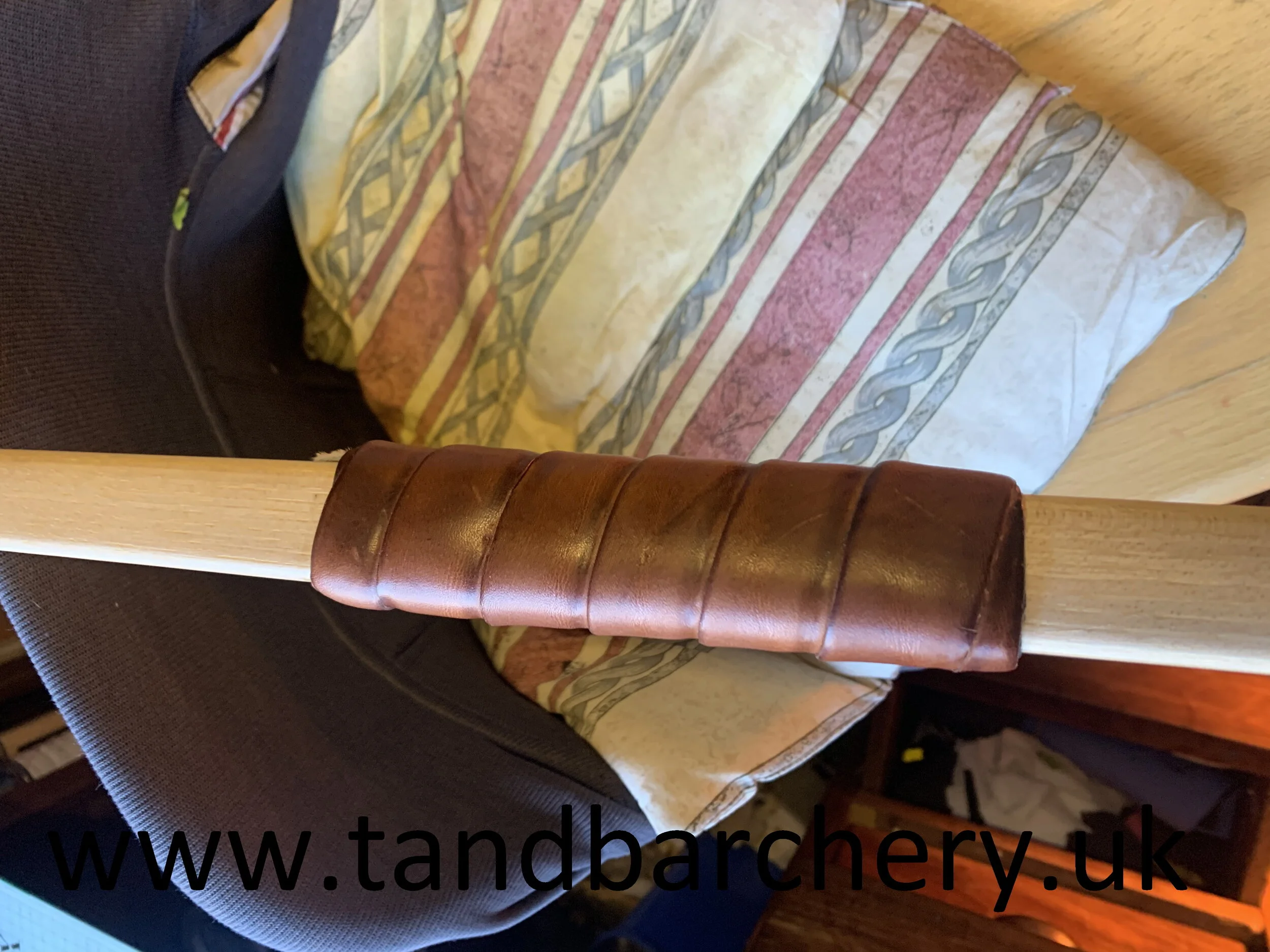 Osage Tri-Laminated English Longbow — Traditional and Barebow Archery