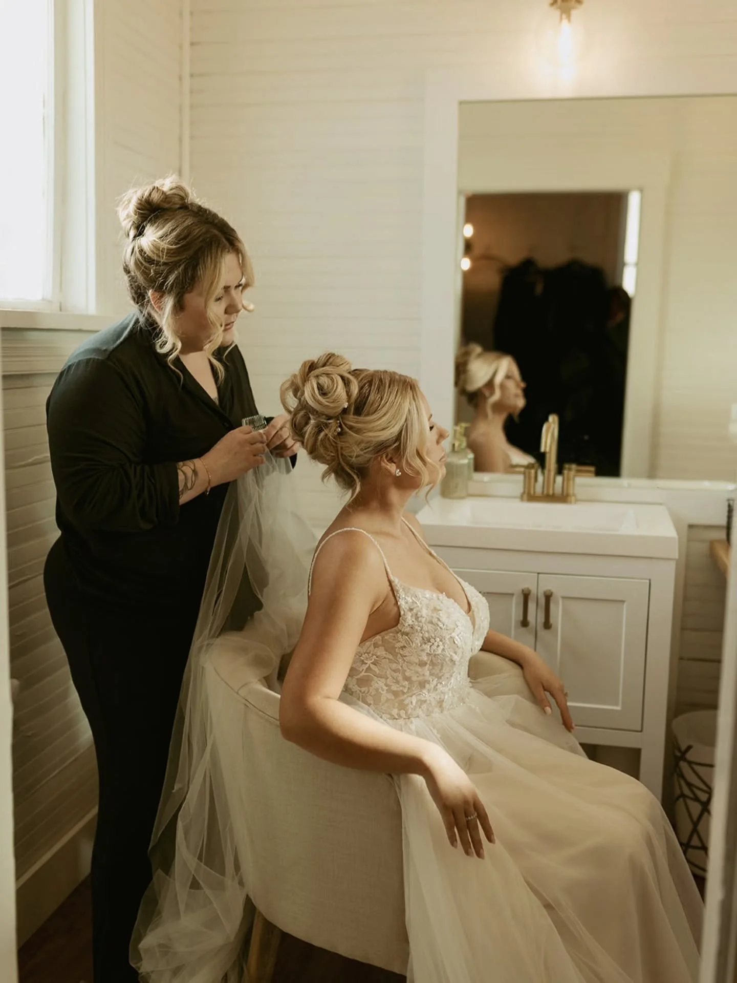 ✨️The Goads, can we say S T U N N I N G✨️
.
.
📷: @rosellaphoto
💐: @alethamoore11 
🍽: @mt.pleasantgrille