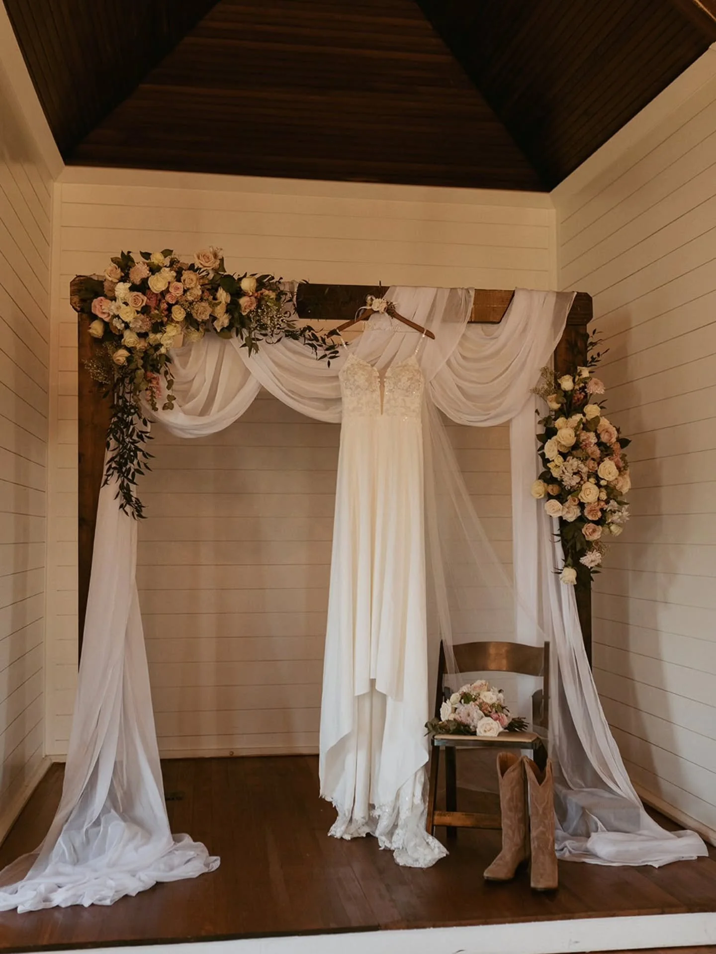 All the essentials. All the romance&mdash;without the stress or the splurge. Photography, florals, music, an officiant, and a cake reception, all thoughtfully included for a beautifully intimate chapel wedding.
.
.
Congrats to the Daviss✨️
A beautifu