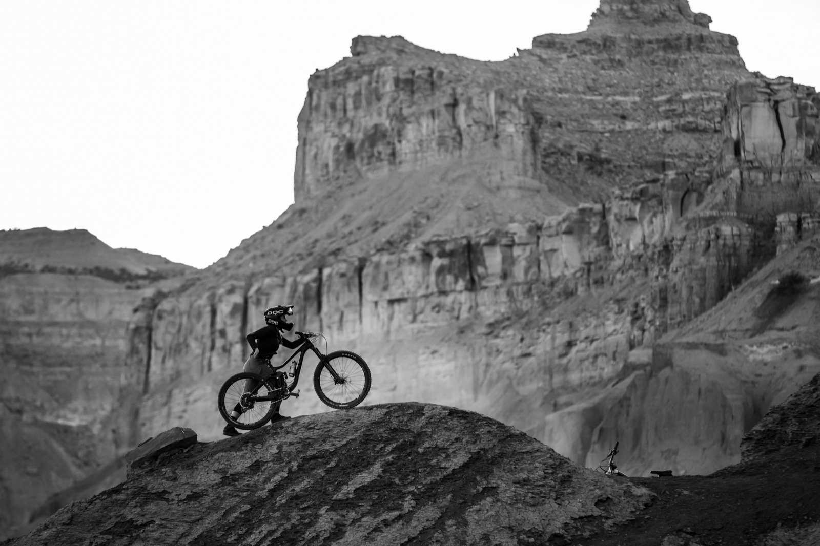 emily-sierra-photography-action-desert-freeride-mountain-bike-green-river-utah-5.jpg