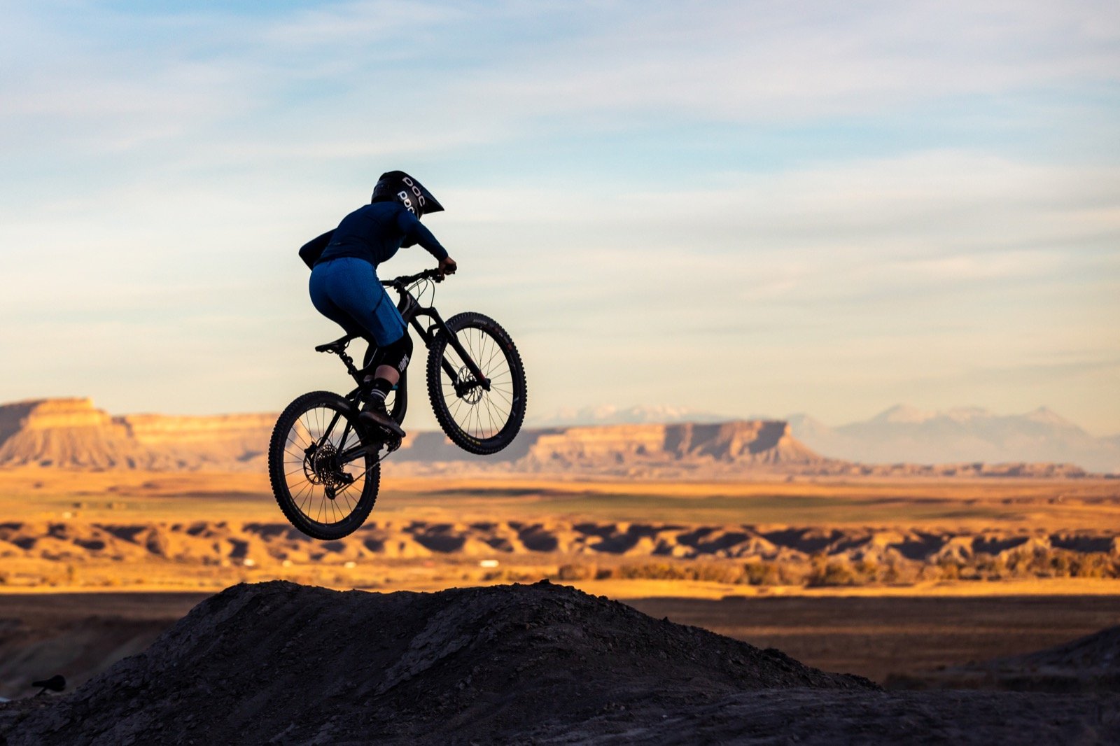 emily-sierra-photography-action-desert-freeride-mountain-bike-green-river-utah-3.jpg