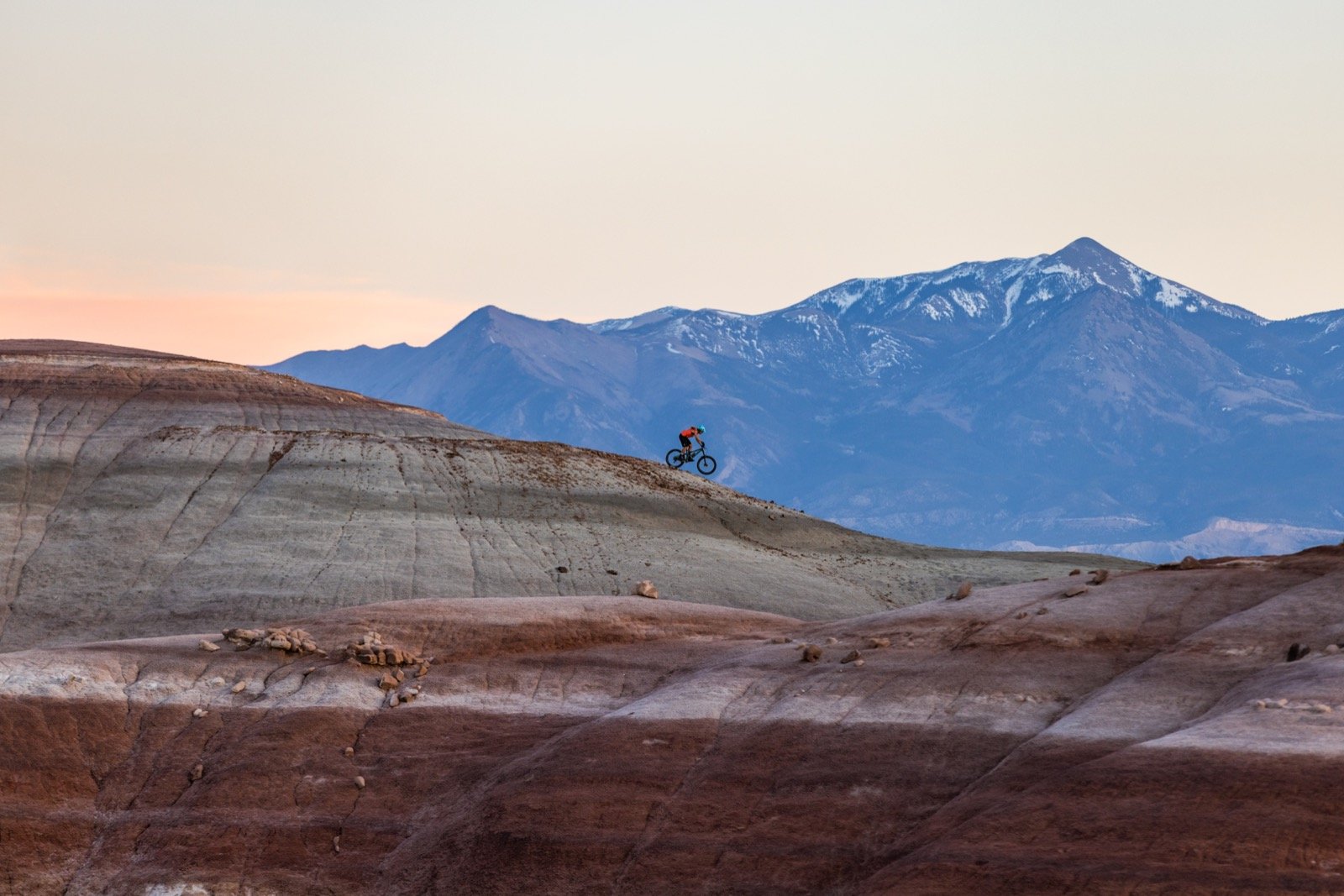 emily-sierra-photography-action-desert-freeride-mountain-bike-hanksville-utah-alex-showerman-6.jpg
