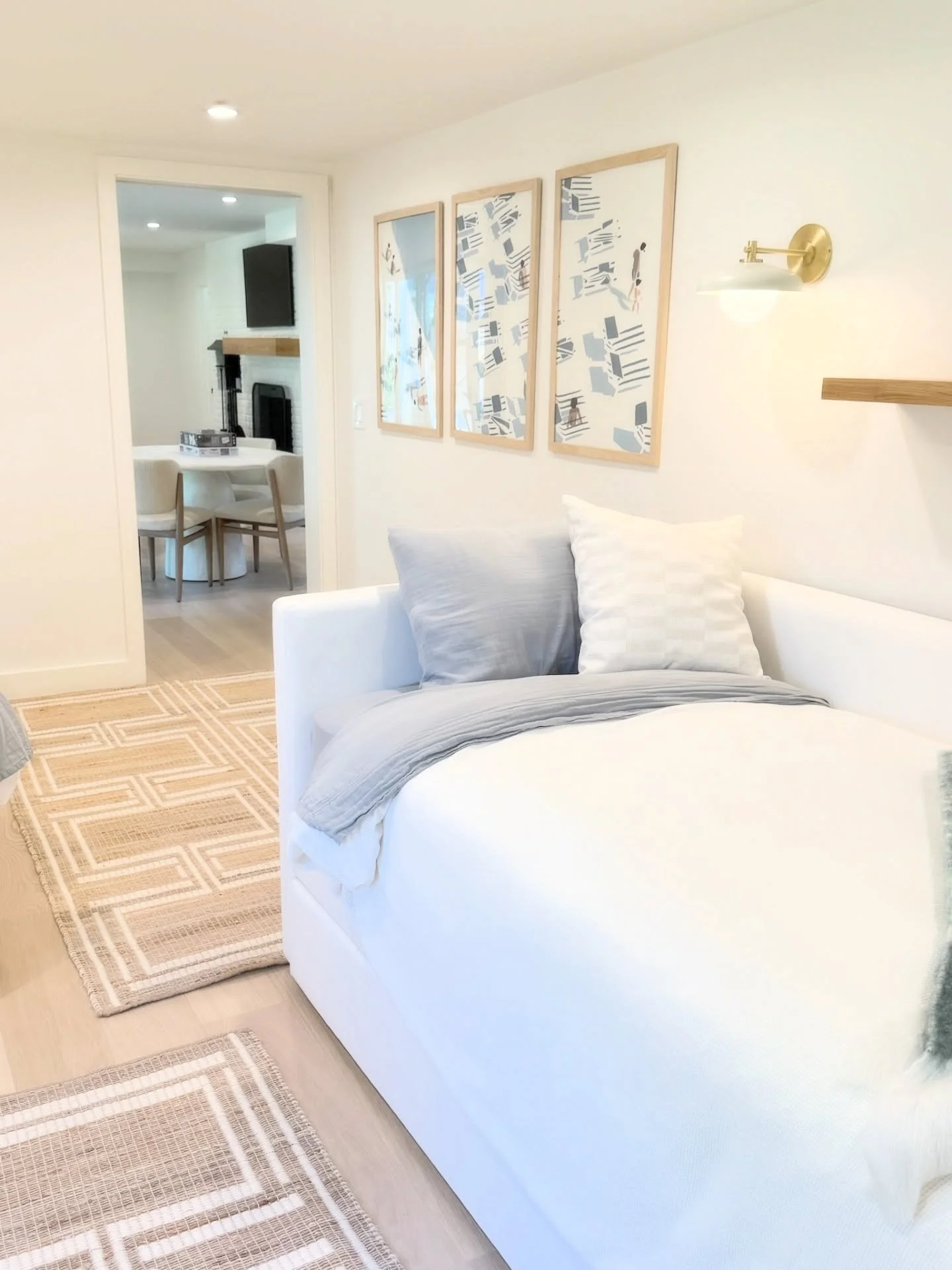 This mid-century coastal home has been reimagined from the ground up.
Our team at GBID led the transformation with intentional space planning, a custom lighting design, built-ins for the mudroom and living room, and full furnishings and finishes thro