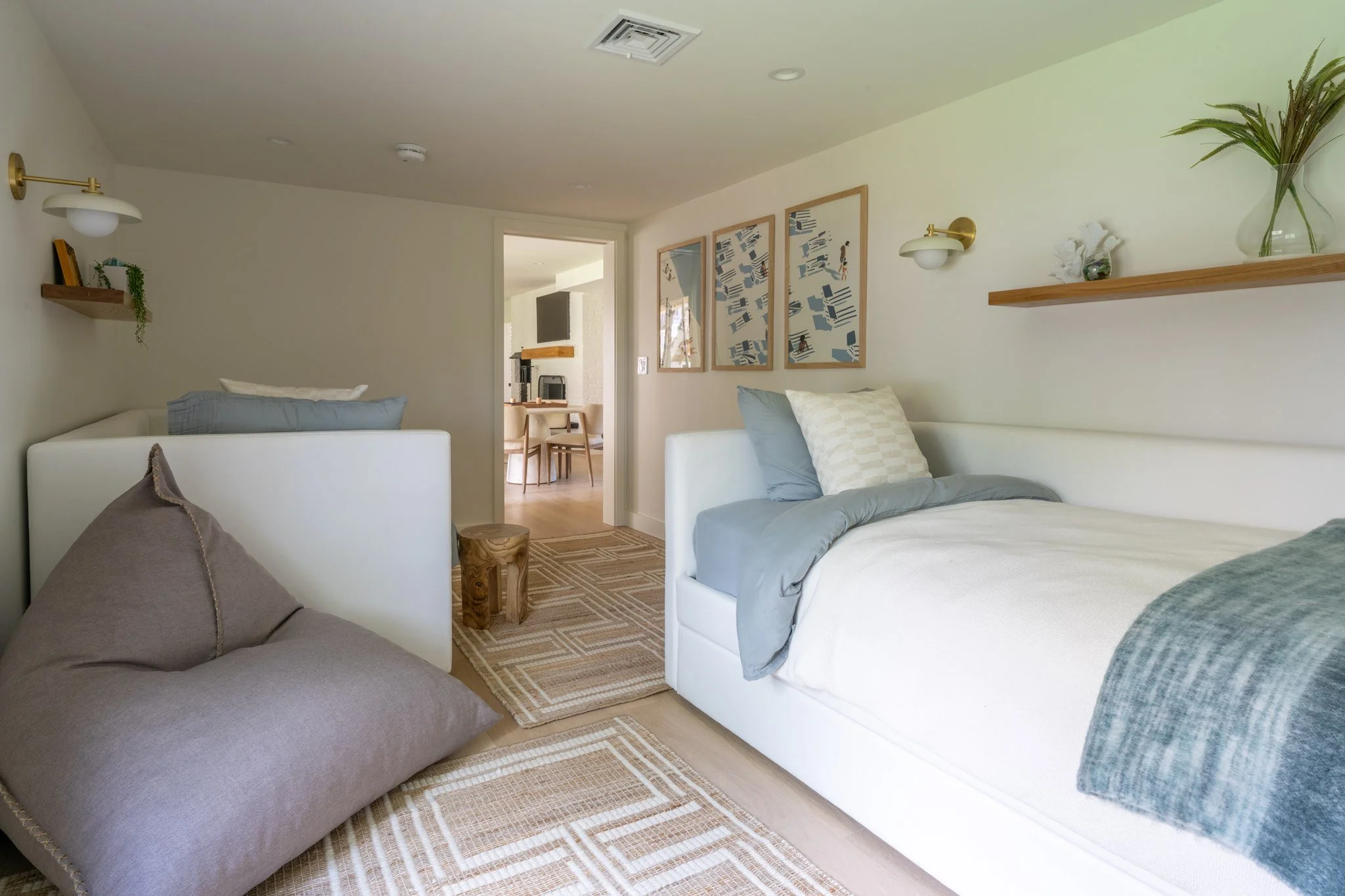 marblehead-bunk-room-modern-coastal-home-renovation.jpg