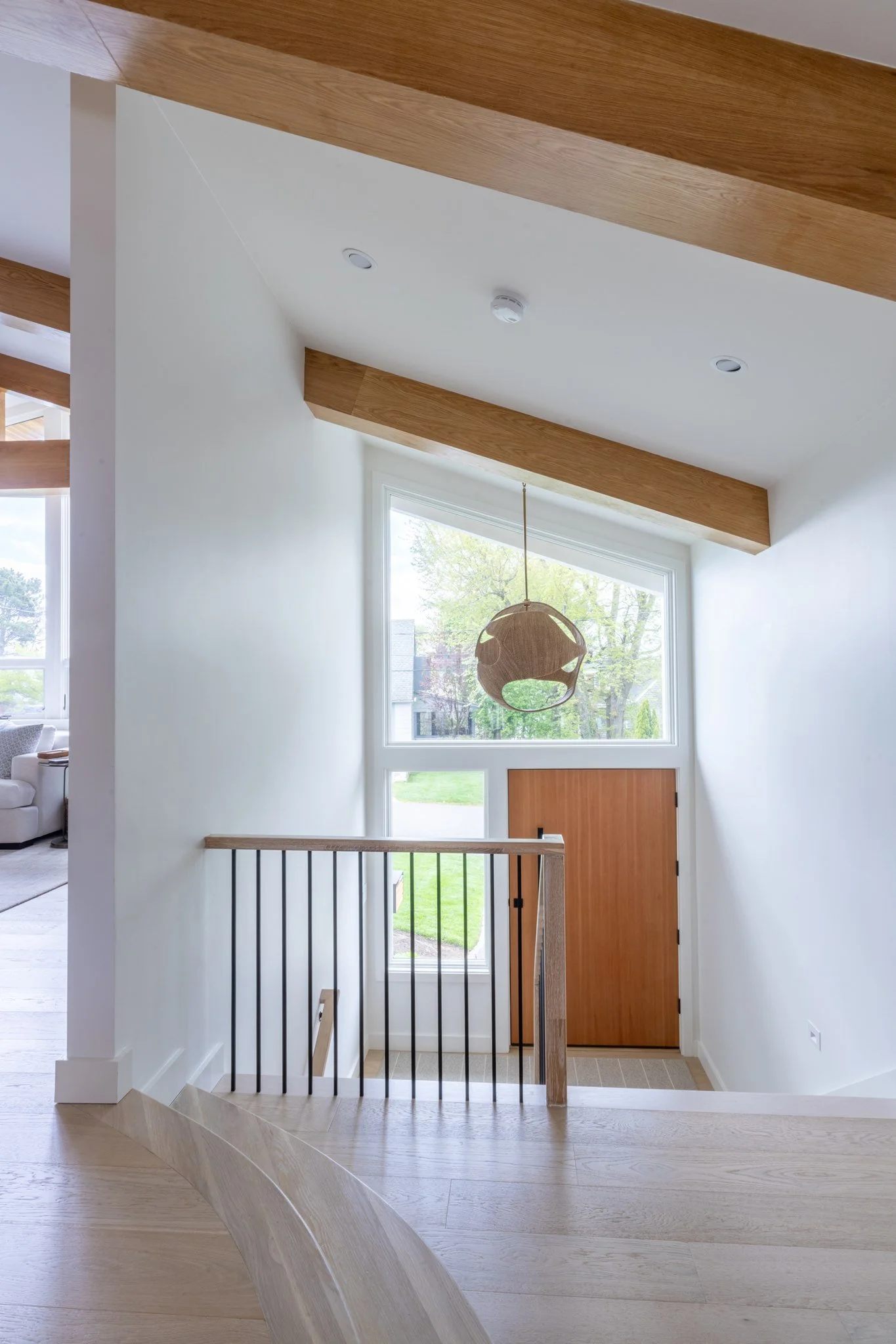marblehead-home-entryway-modern-coastal-renovation.jpg