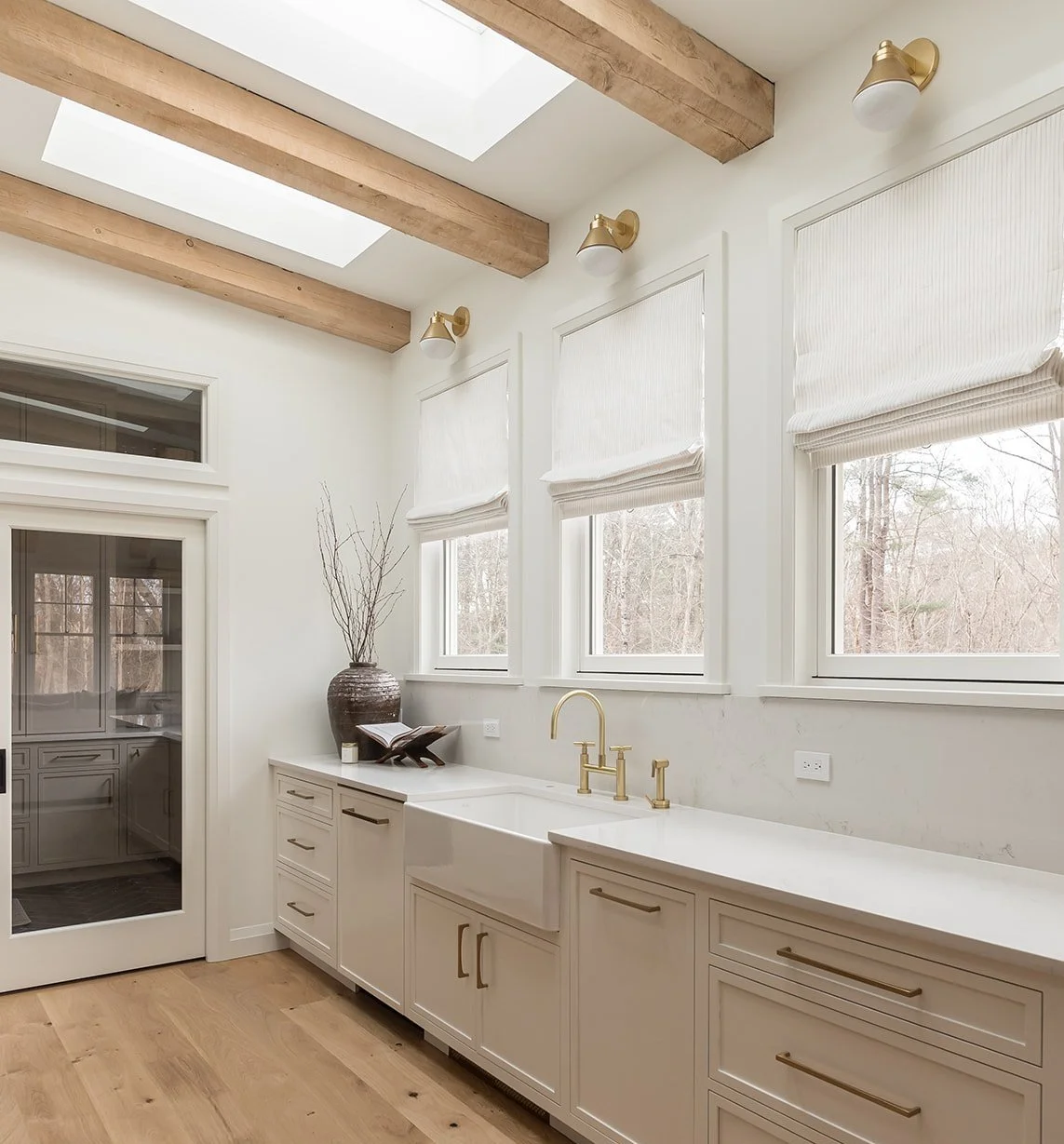 High-End_New_England_Kitchen_functional_beautiful.jpg