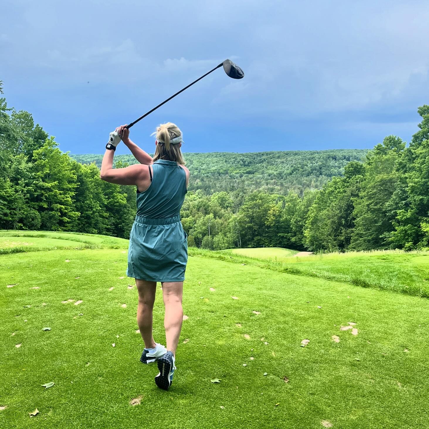 ⛳️⛳️⛳️ amazing yet challenging day @treetopsmich masterpiece course! 

#golfday #sundayfunday #michigangolf #womenonfairways #womensgolfandtravel #womengolfer #golftripsforwomen #summertimevibes #womensgolftips #newbalance327