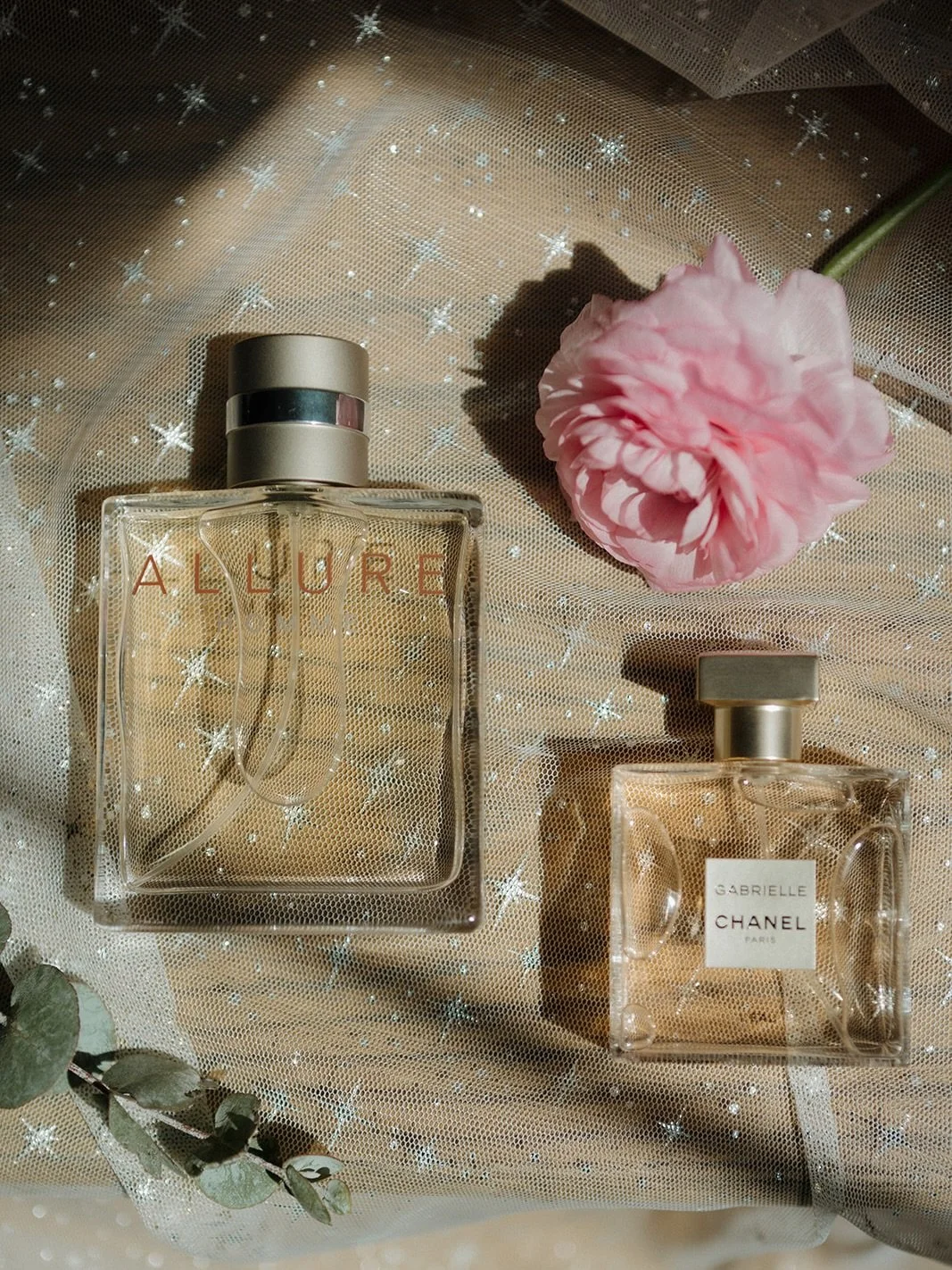 Had so much fun playing with the light on this detail shots! Rachel had the most stunning pieces and I loved how these turned out! 💫

Couple: @racheljacqueline_esq &amp; Matt
Photographer: @elliephotoco 
Coordinator: @southernmagnoliaweddings 
Venue