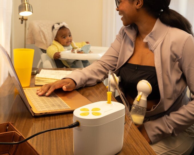 pumpinstylepro-mom-and-baby-work_3000x3000-min.a0caf341.jpg
