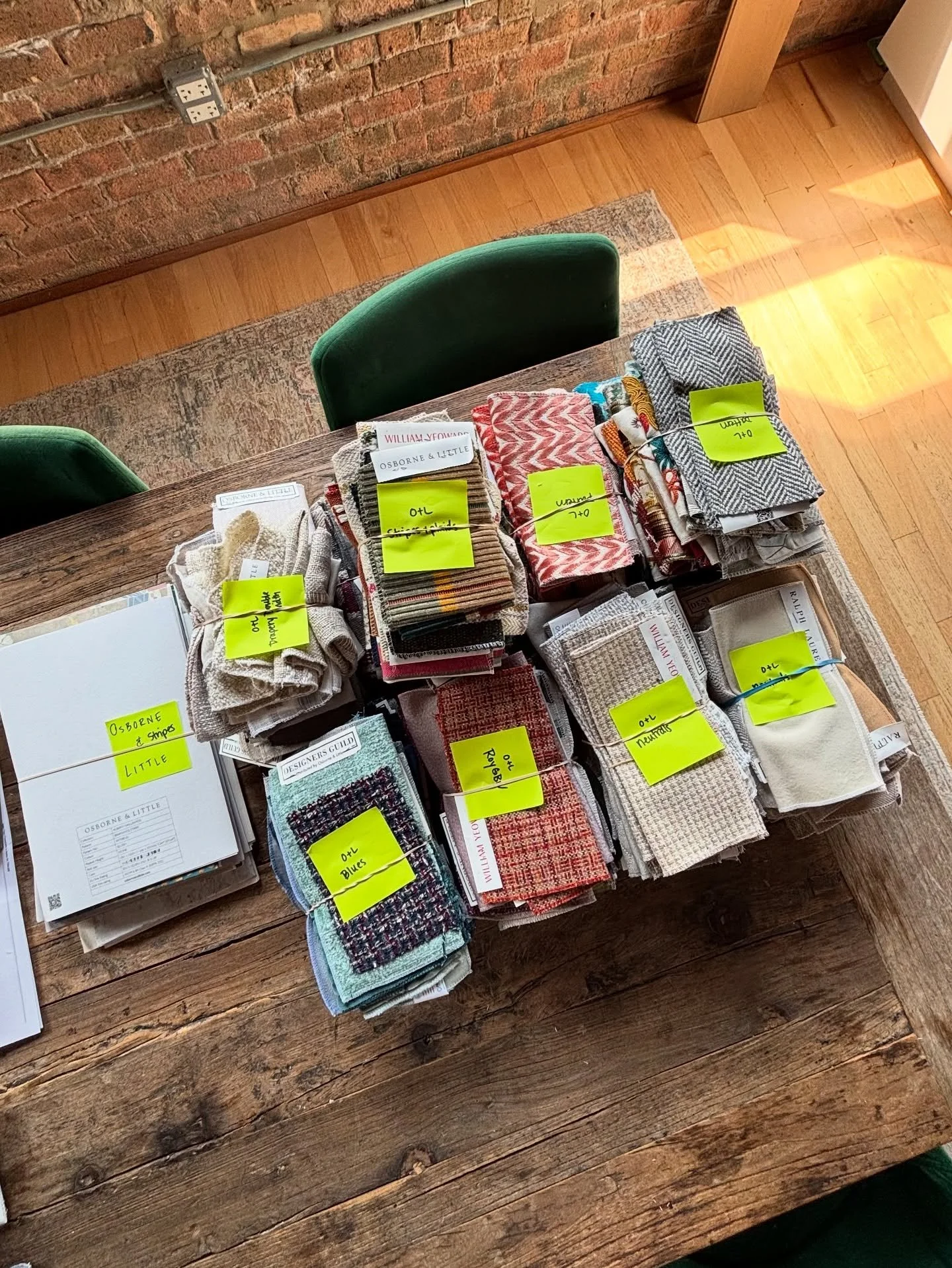 Library day with @deborah_zwayer at @osborneandlittle_chicago! 

Big cheers to our amazing reps + team for keeping our client spaces fresh and functional!