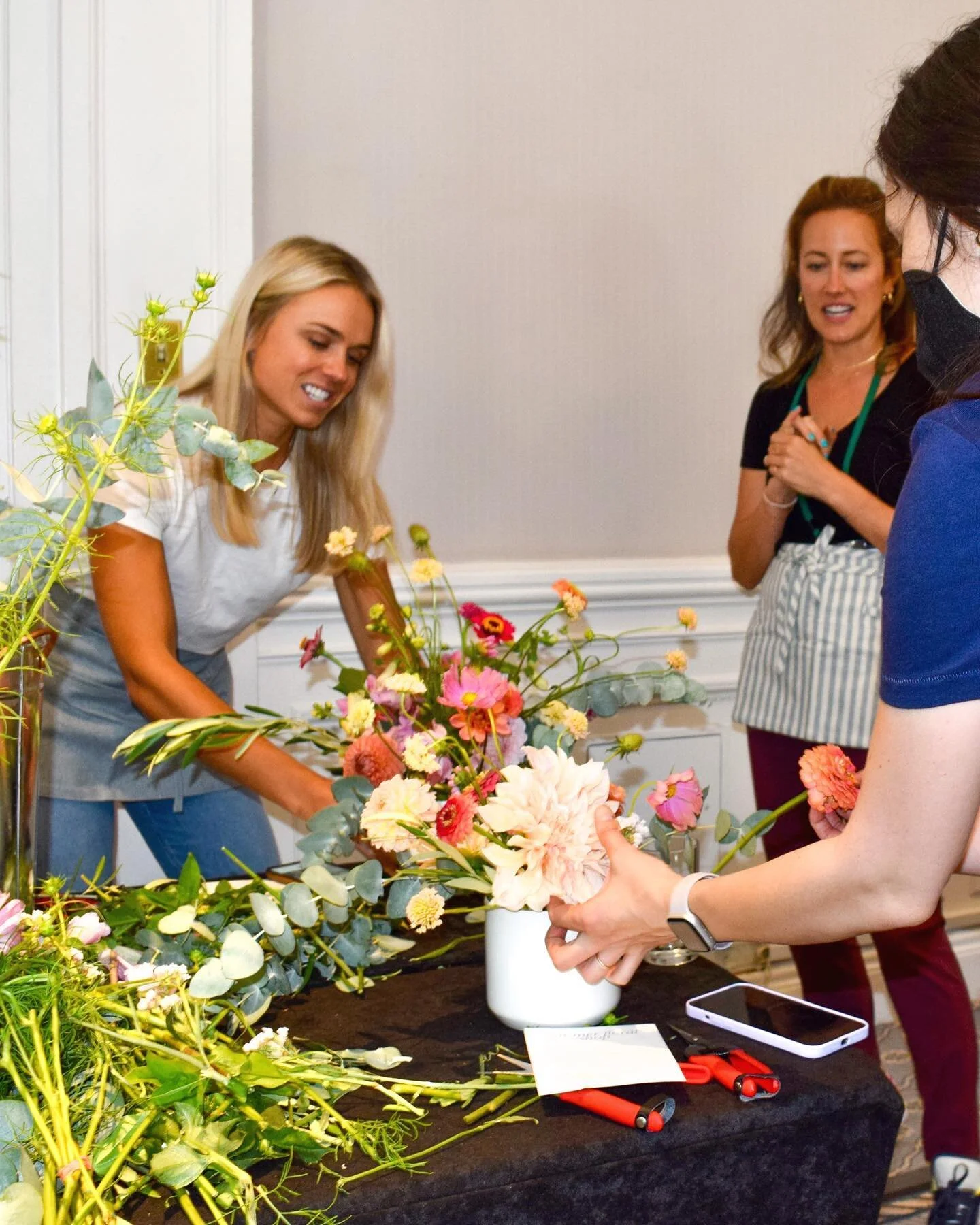 We love teaching and watching our students bloom 🌸 Fun fact - Elise taught environmental education early in her career 🤓🍃