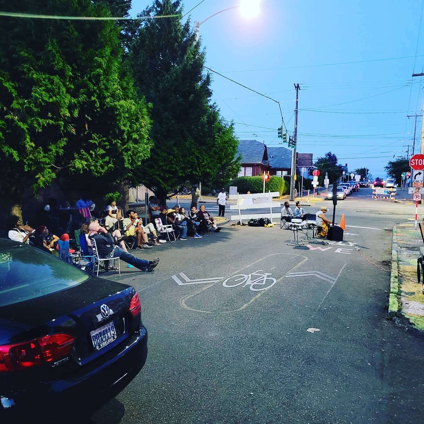 This past Saturday at the Feed the People Plaza @sankofaseattle hosted 
Spook that sat by the door. Now starting every Saturday they will be hosting Black Summer Camp (films based on the black experience) .bring your own chair and blanket, popcorn av