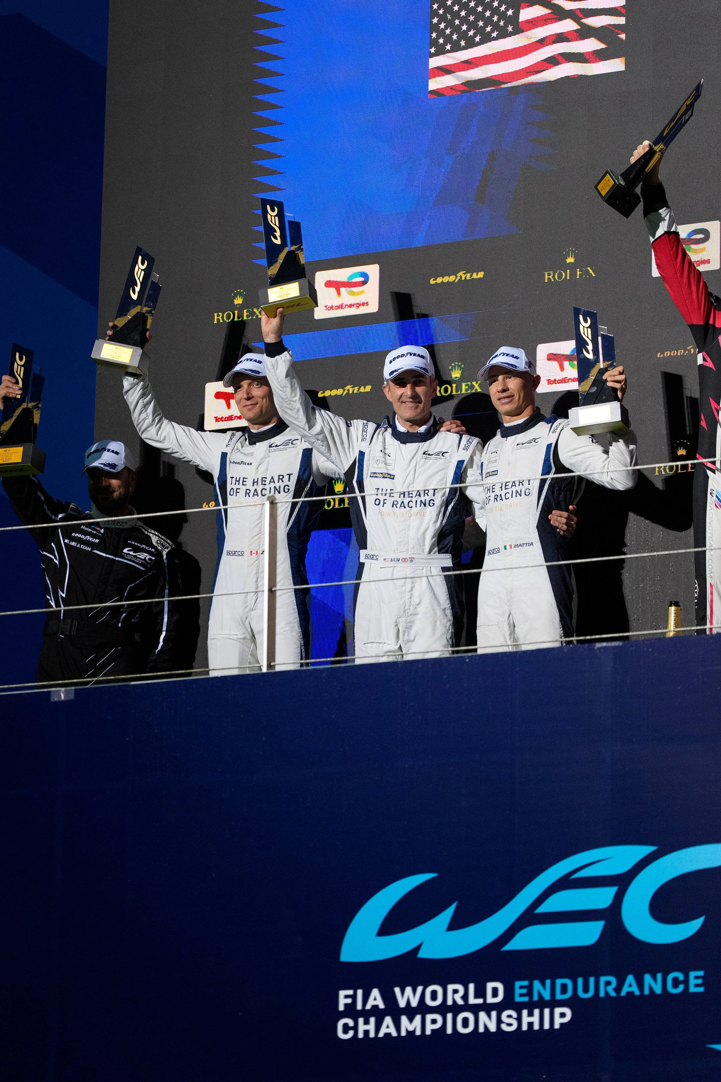WEC626_092717283031762ND.jpg