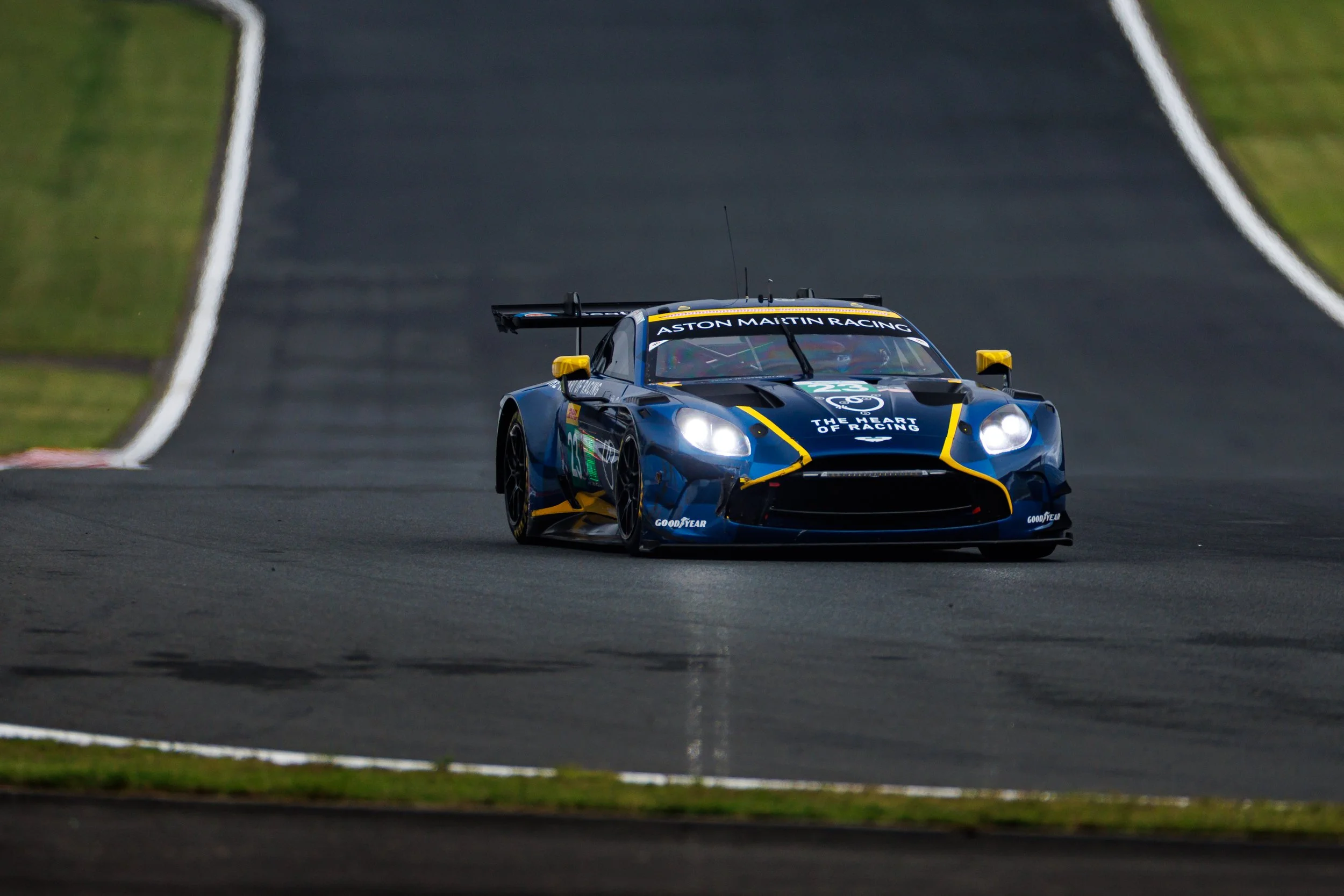 WEC626_092711012122205JJ.jpg