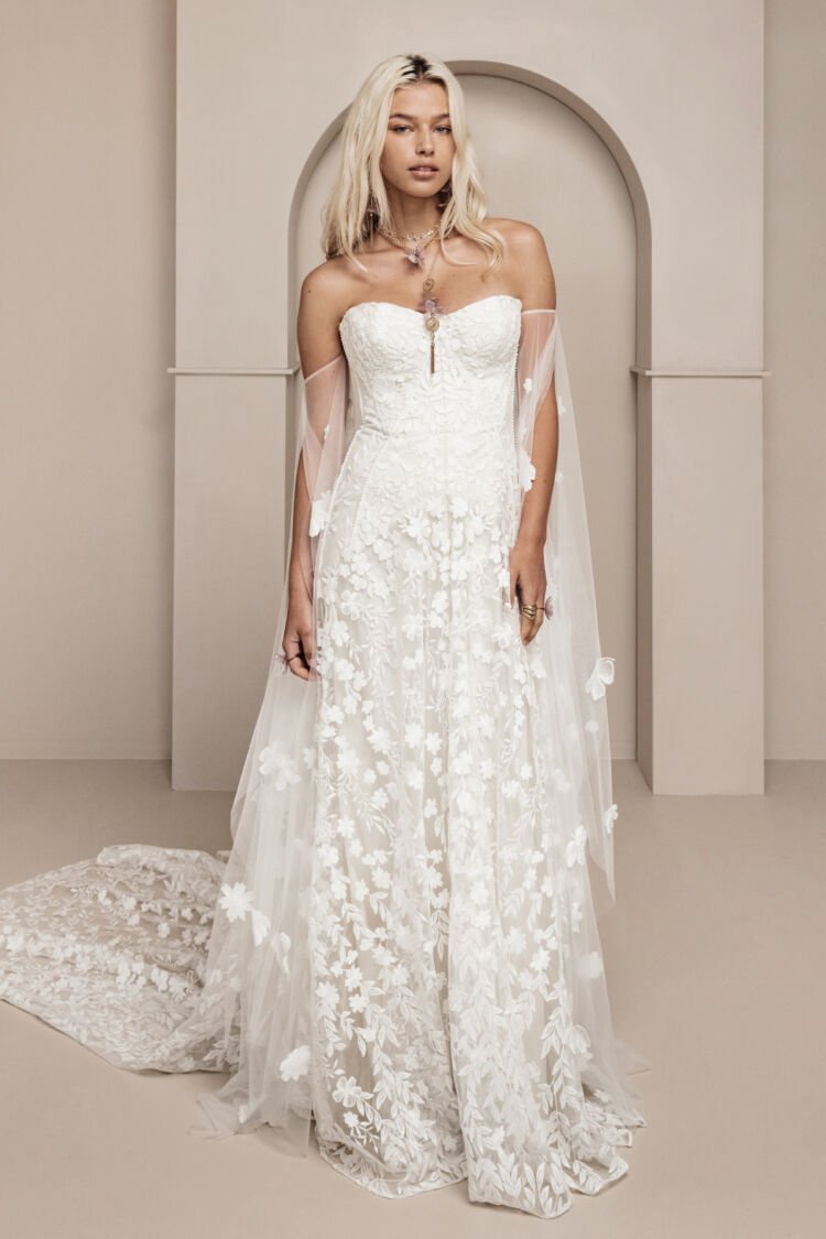 Cora-OW_0008_Rue-De-Seine-Bridal_Wedding-Dress_Cora-Off-White_01.jpg