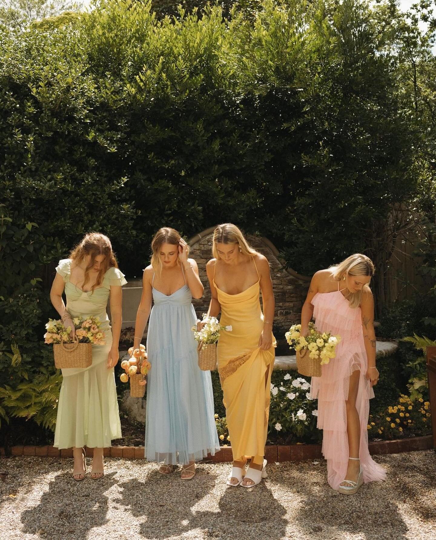 Forever crushing on this bridesmaid colour palette!✨ How dreamy is that?!

Photography: @haleighnicholephoto 
Planner: @lilymaeevents
Florals: @garden__haus 

#bridesmaidgoals #bridesmaids #bridesmaiddresses #bridalpartygoals #colourfulwedding #color