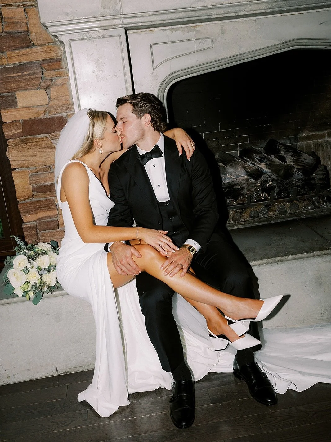 Our stunning bride @reagan.shearer looked oh so chic in the Celine gown by @alyssakristin_official!✨
Photography: @tesslucasphoto & @meghanhurynphoto
Coordination & Design: @blushedbeginnings_
Venue: @thelakehouseyyc
Florals: @wild_ones_soci