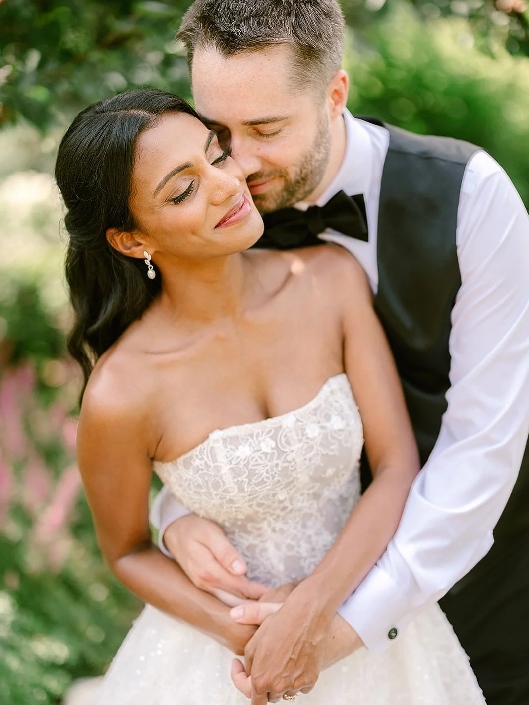 Narrowing down our STUNNING bride @dhasni96&rsquo;s wedding to just 20 photos was nearly impossible, they&rsquo;re all so beautiful!✨ Swipe for the dreamiest inspo!

Photography: @caseynolinphotography 
Wedding dress: @netadover_bridal via us✨

#lace