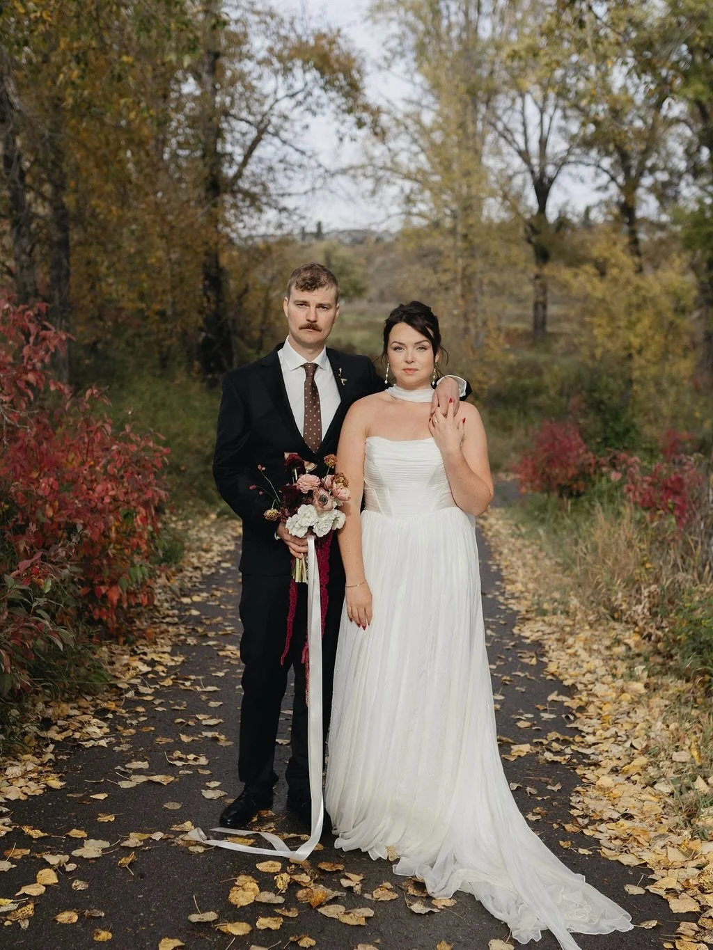 We can&rsquo;t get over our stunning bride @taylorarush&rsquo;s magical wedding!✨ She looked absolutely incredible in the Avalon gown in the @allwhowander!

Photographer @_alexandra_weddings
Reception venue @bonterracalgary
Florals @glimmer_vast
Hair