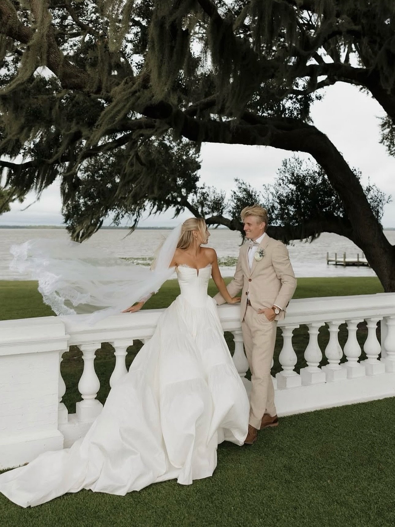 The Valentine by @ruedeseinebridal is always a good idea.✨ This beauty looked perfect in it.

Photography: @abigailcapelliniphotography
Bride: abbi.monty
Venue: @bellacosaweddings
Videography: @blacksmith.mg
Wedding Dress: @ruedeseinebridal via @love