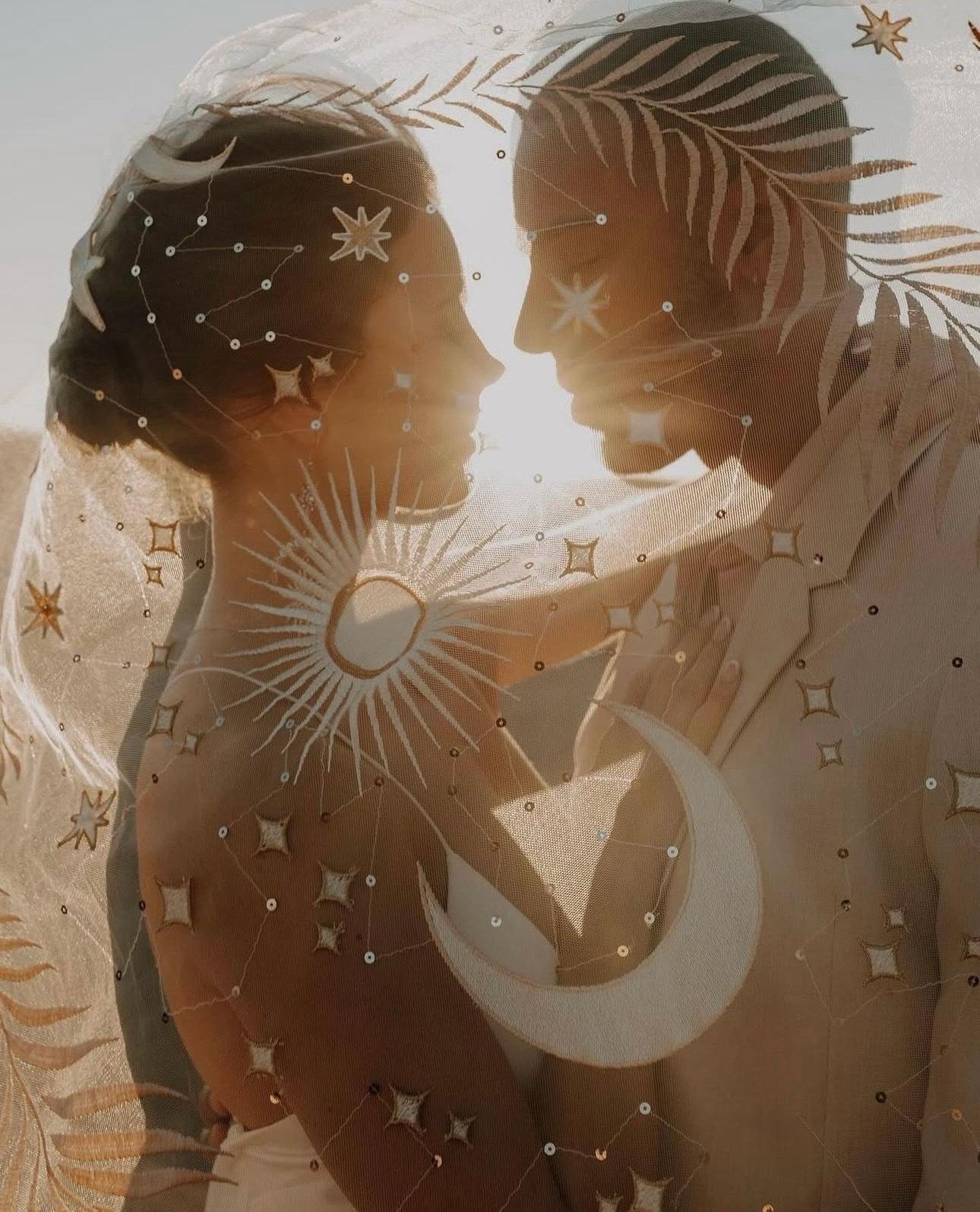 The Desert Moon veil by @ruedeseinebridal is a celestial dream!✨🌙

Note: the gown shown has since been discontinued.

Photographers @whatsusanseesphotography &amp; @dorianedescamps
Wedding Dress: @ruedeseinebridal via the beauties at @jeanjacksoncou