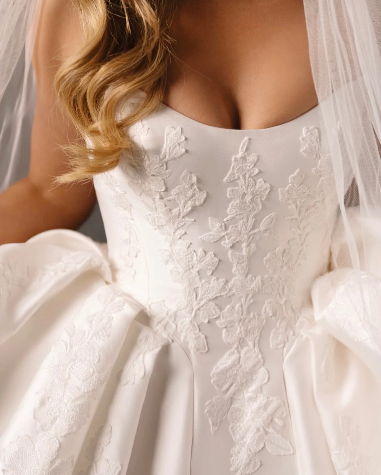 The D4265 by @essenseofaustralia is currently one of our favourite gowns&hellip; can you blame us?!✨ This stunner can be ordered with or without lace!

#ballgownweddingdress #alineweddingdress #essenseofaustralia #weddingdress