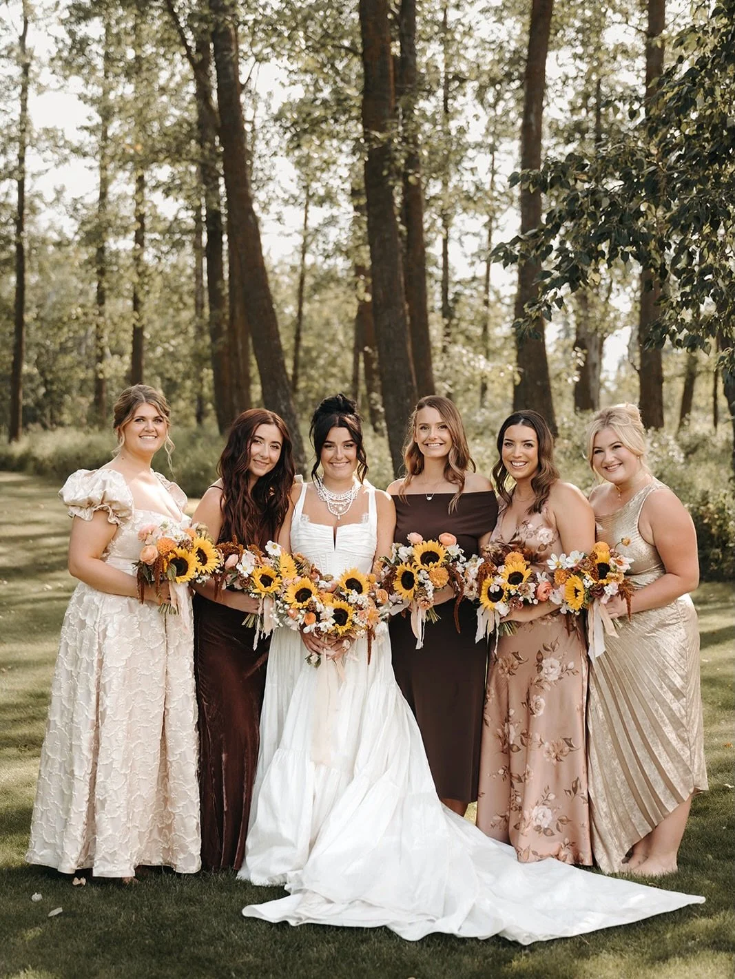 We cannot get over our gorgeous bride @emmaedell&rsquo;s magical big day!✨ She was an absolute vision in the Valentine by @ruedeseinebridal, from her hair to her gorgeous necklaces - perfection!

Photography: @makenzie_bennettt
Florals: @calyxflorald