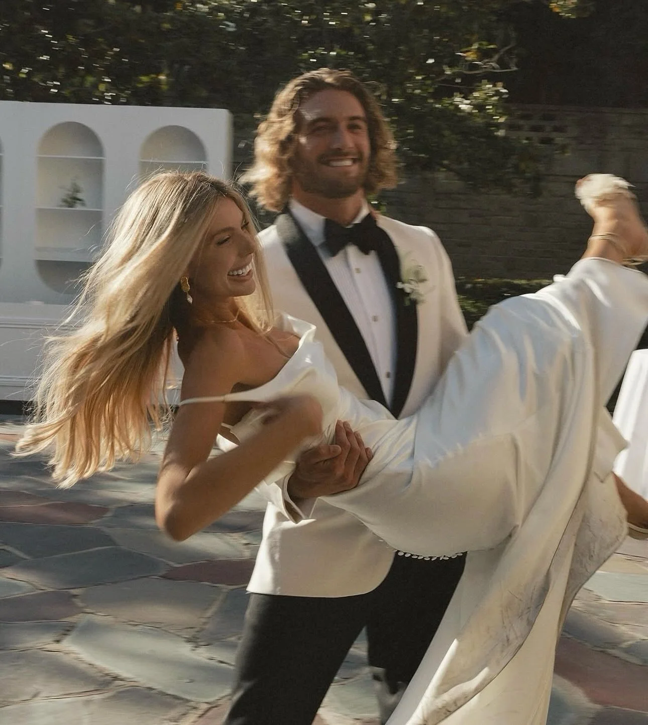 ✨Here&rsquo;s to 2026✨ Thank you for another amazing year! We are thankful for all of you, our INCREDIBLE brides and eachother. 

What better photos to kick off the year than this stunninggg bride in the Ribelia gown by @pronovias! Swipe to see her m