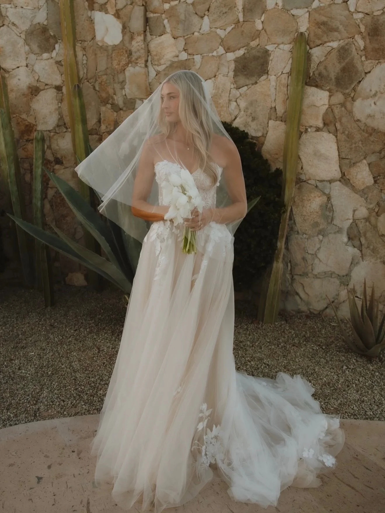 A moment for the Jessie gown by @galialahav.✨ We can&rsquo;t get over this stunning bride in it!

Photography @wyldhoneyphotography
Bride @annie_kunz7
Planner @clau.morales @eren.carrillog
Ceremony Venue @hotelelganzo
Reception Venue @theclubfundador