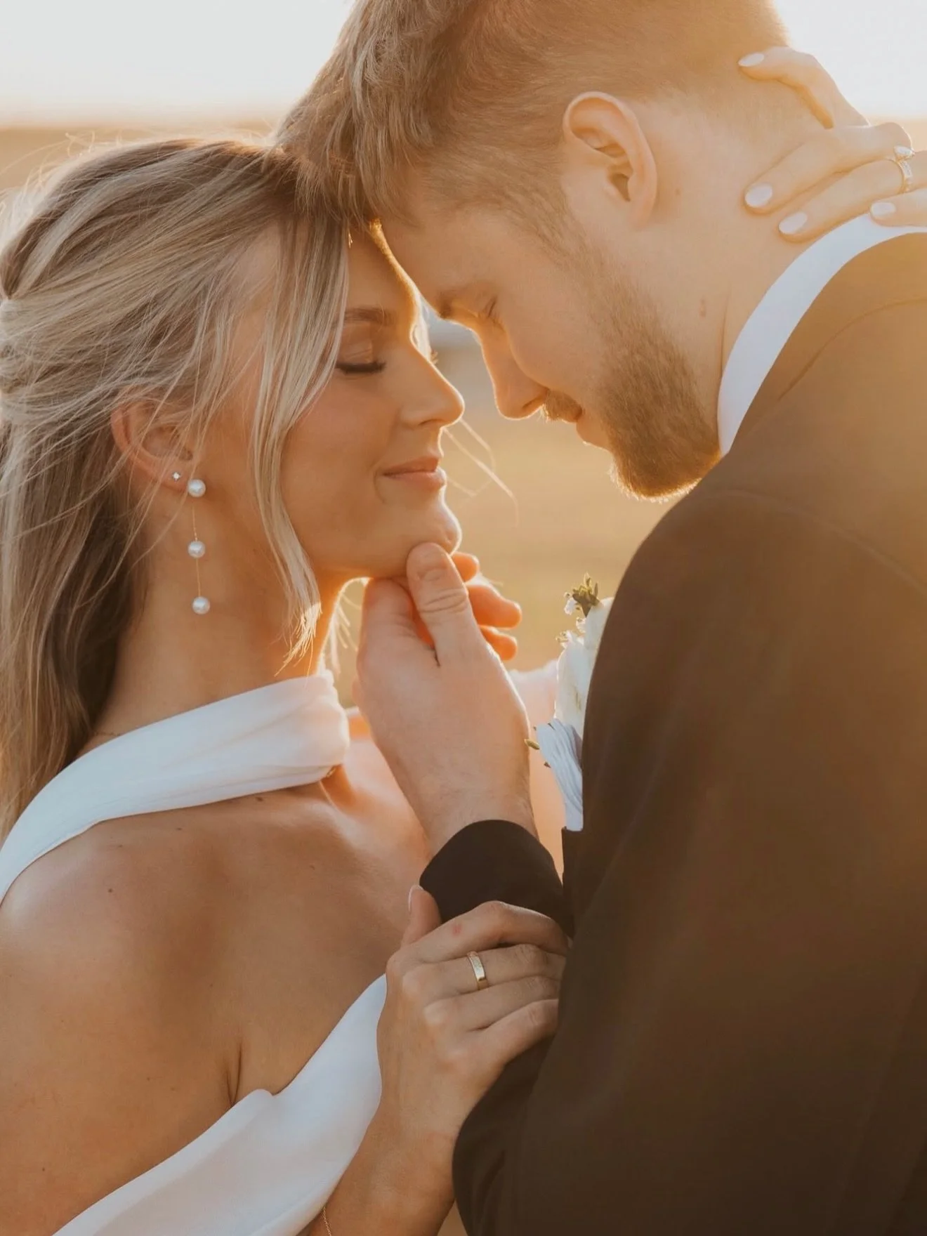 A dream in Lissy by @madilanebridal.✨ This gorgeous bride looked perfect in hers!

photography: @alexbo.photo 
bride: @mckinleyyy1
second shooter: @roseandquinn.co 
wedding dress: @madilanebridal via @somethingwhitebridalboutique✨

#elegantweddingdre