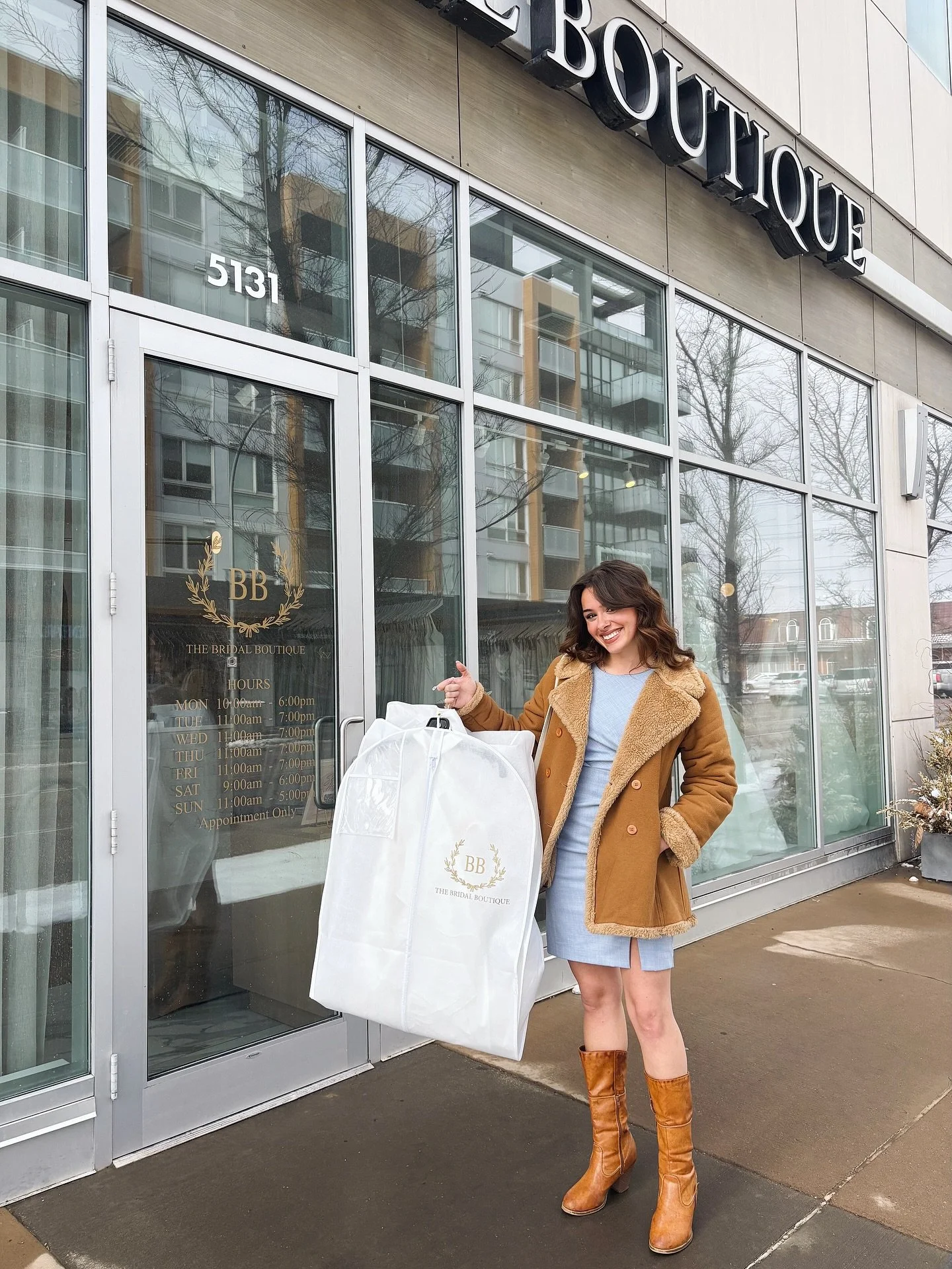 How cute is our bride @samanthashortt_?!✨

There&rsquo;s something so exciting about picking up your wedding dress!✨ One of the only tangible items you have during the wedding planning process leading up to your day!

#weddingdressshop #weddingdresss