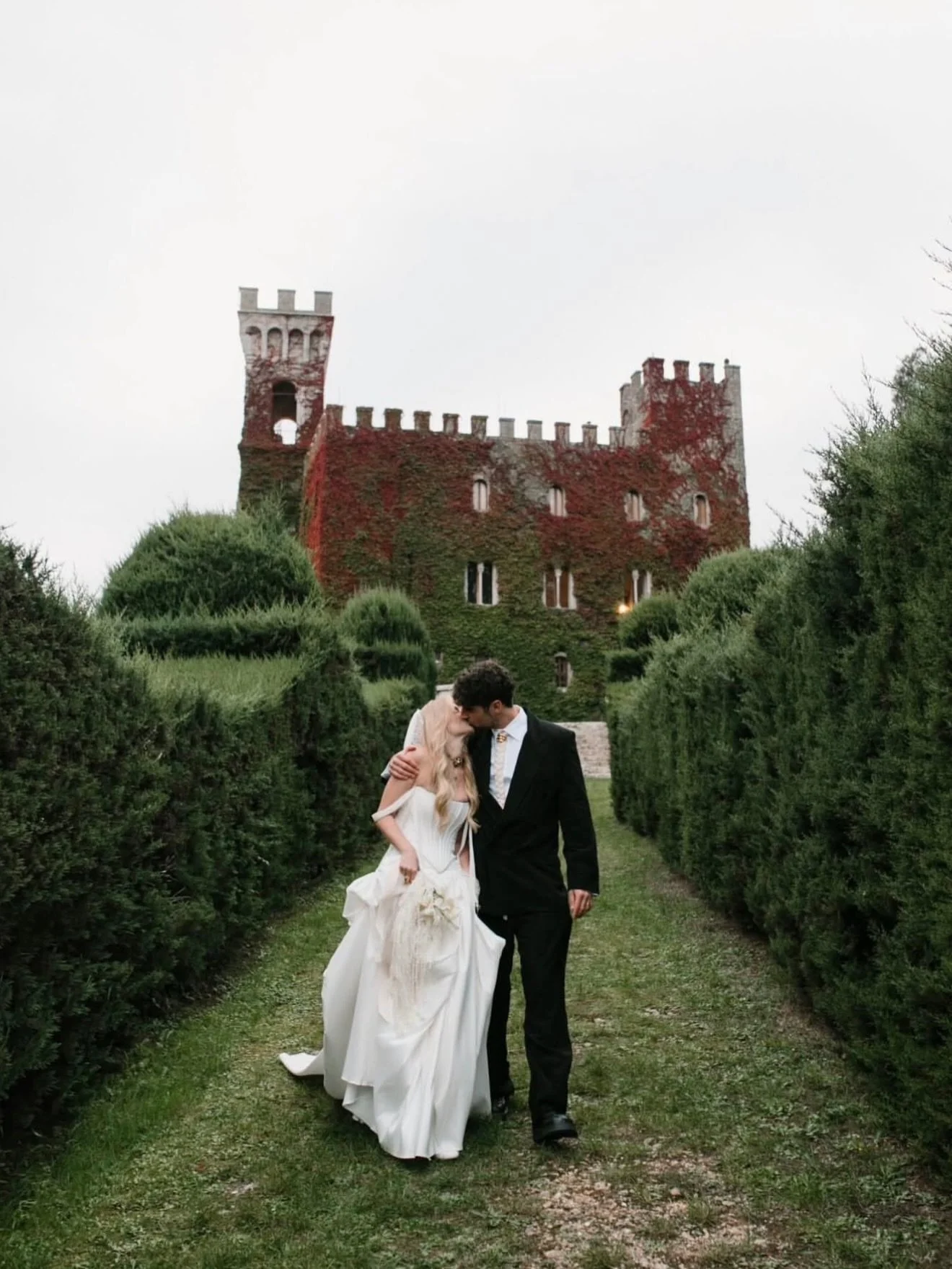 The Marie gown by @saintbridal is a work of art, and this stunning bride looked straight out of a fairytale in it!✨

Photographer: @clarisseetjohan 
Bride: @lafileuse_dorties 
Planner: @lafileuse_dorties
Venue: @castellodicelsa 
Wedding dress: @saint