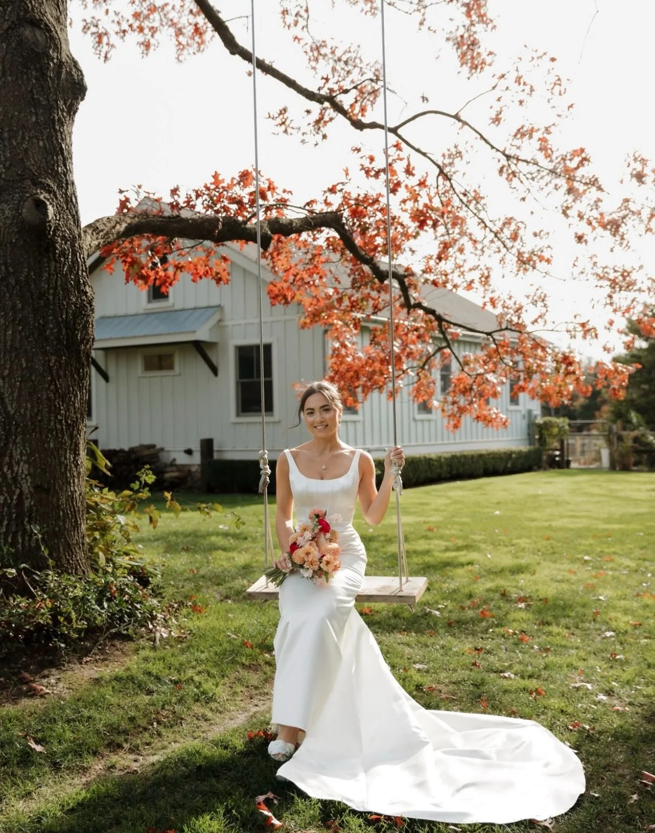 It&rsquo;s no wonder the Dennise gown by @pronovias is one of our favourites!✨ How gorgeous did this beauty look in hers?!

Photographer: @fivepinesphotography
Bride: @melissa__bergin 
Venue: @thefarmonmain
Content Creator:@somethinghue
Florist: @wil