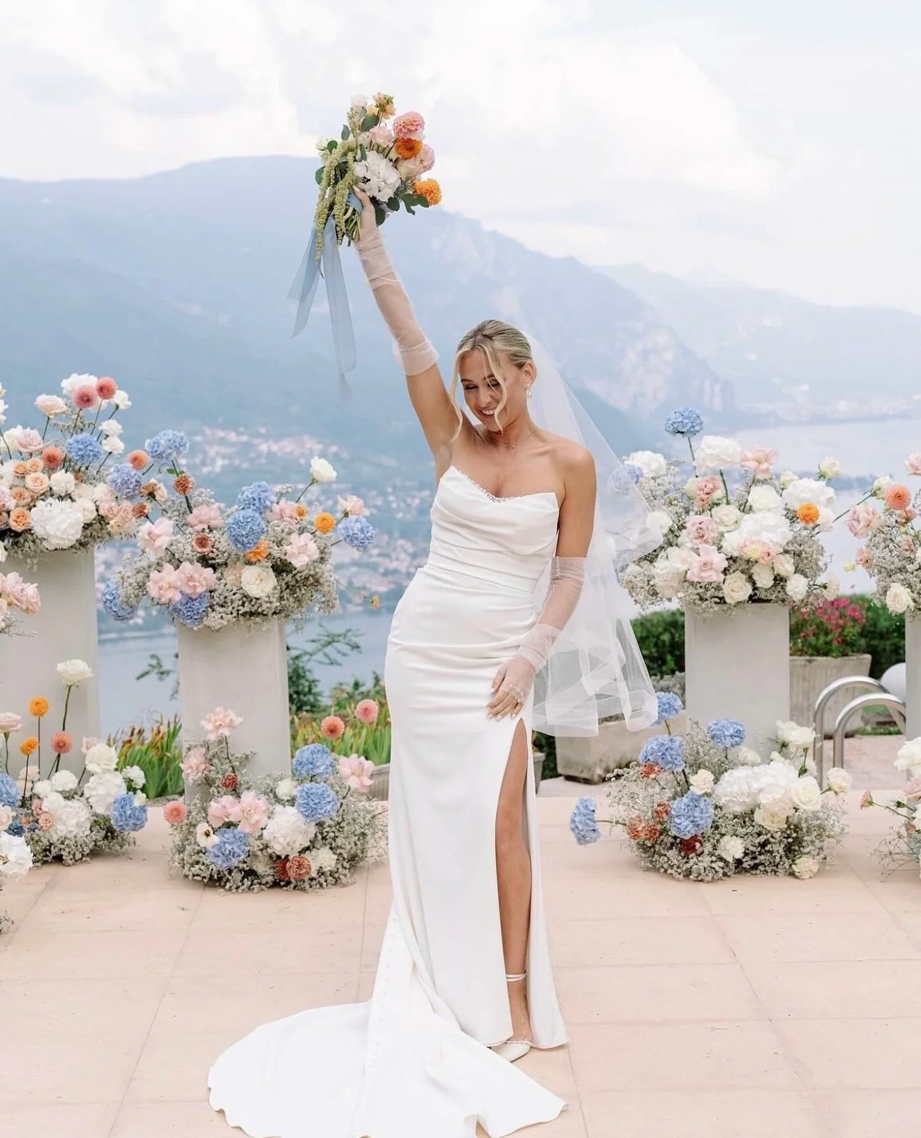 This incredible wedding lives rent free in our heads.✨ How  gorgeous did this stunning bride look in her @essenseofaustralia gown!? We&rsquo;re obsessed.

Photography: @gabija.monika @bygiedre
Bride: @malstrange
Wedding planning: @whitecatwedding
Flo
