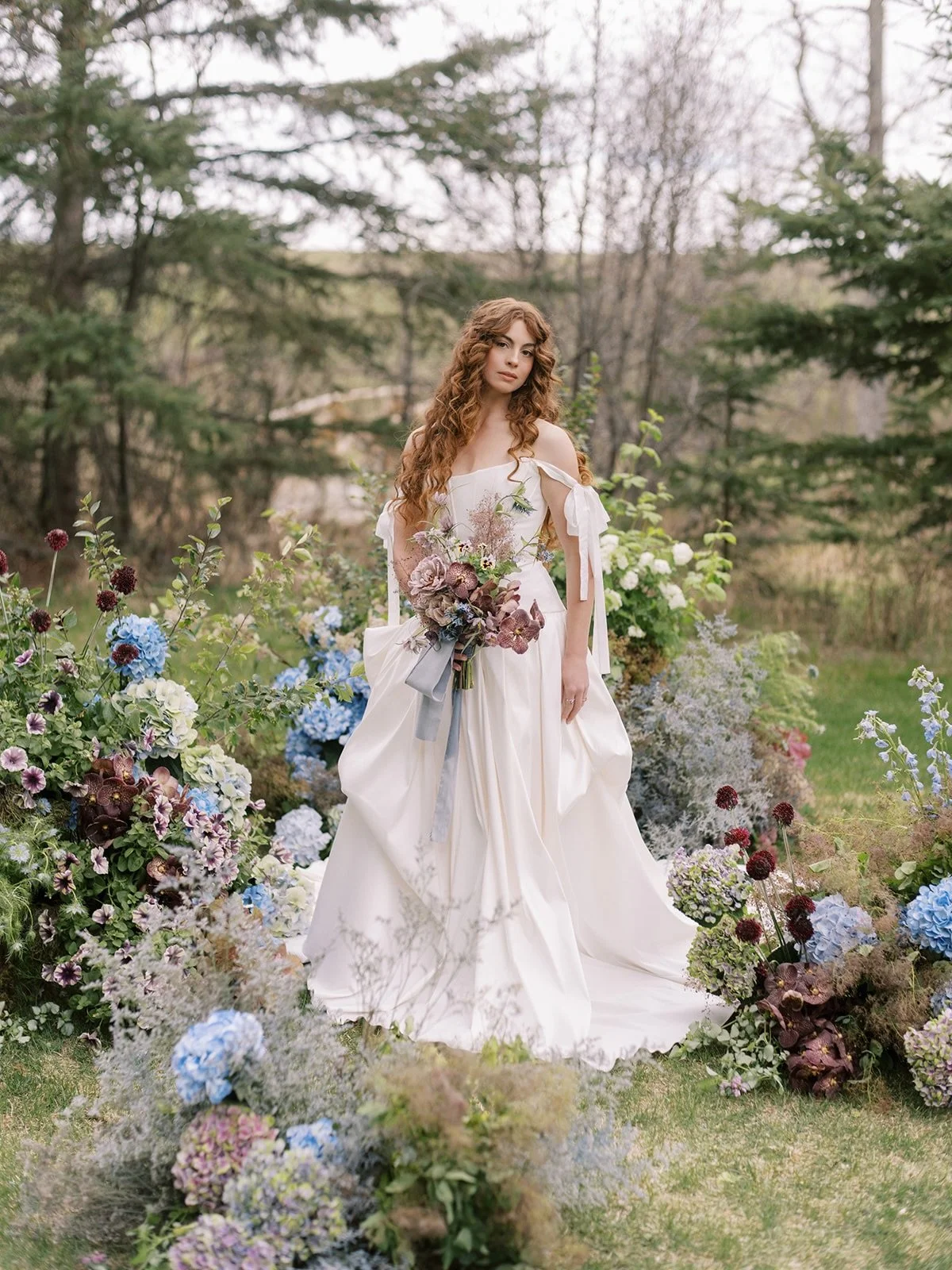 Something blue.✨ The wedding set up of our dreams featuring our oh so beautiful Marie gown by @saintbridal.

Workshop Host/Photographer: @miltonphoto
Design &amp; Rentals: @modernrentals.ca
Florist: @alexandrarosemetier
Venue: @thevalley.weddings
Wed