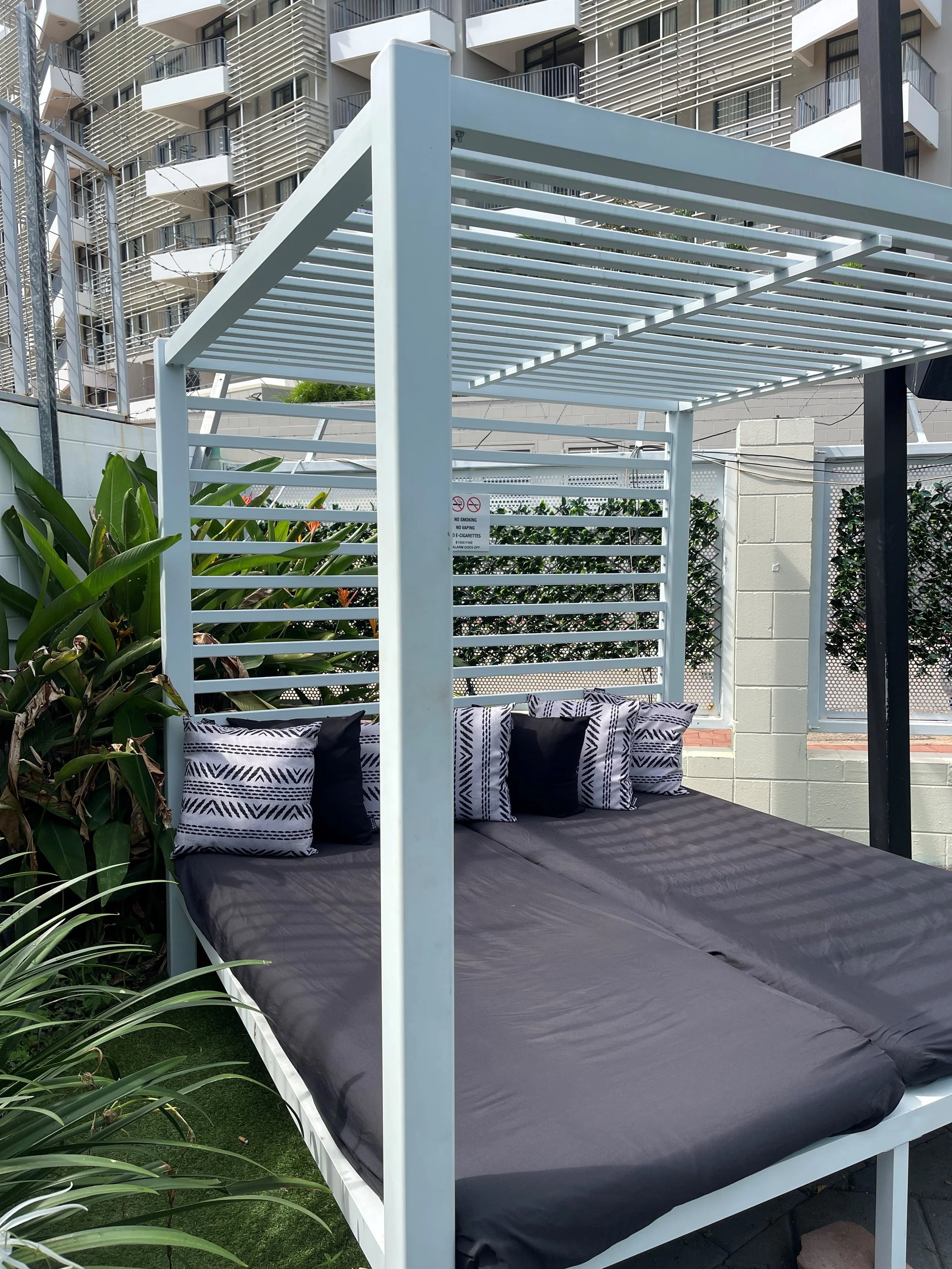 DAY BED.jpg