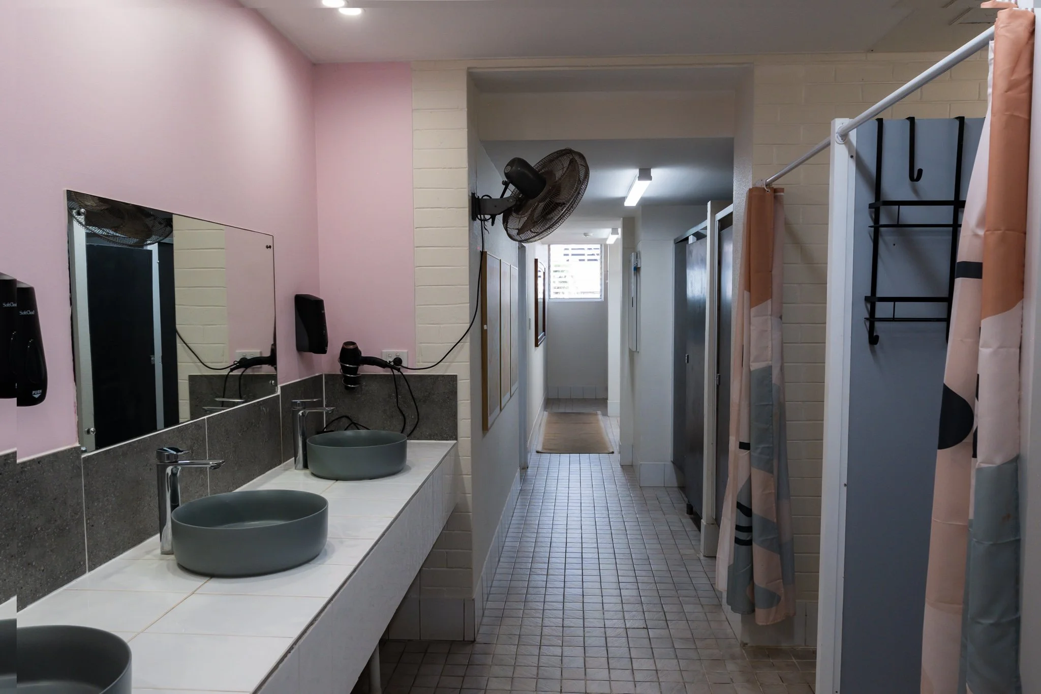 200 LEVEL BATHROOM.jpg
