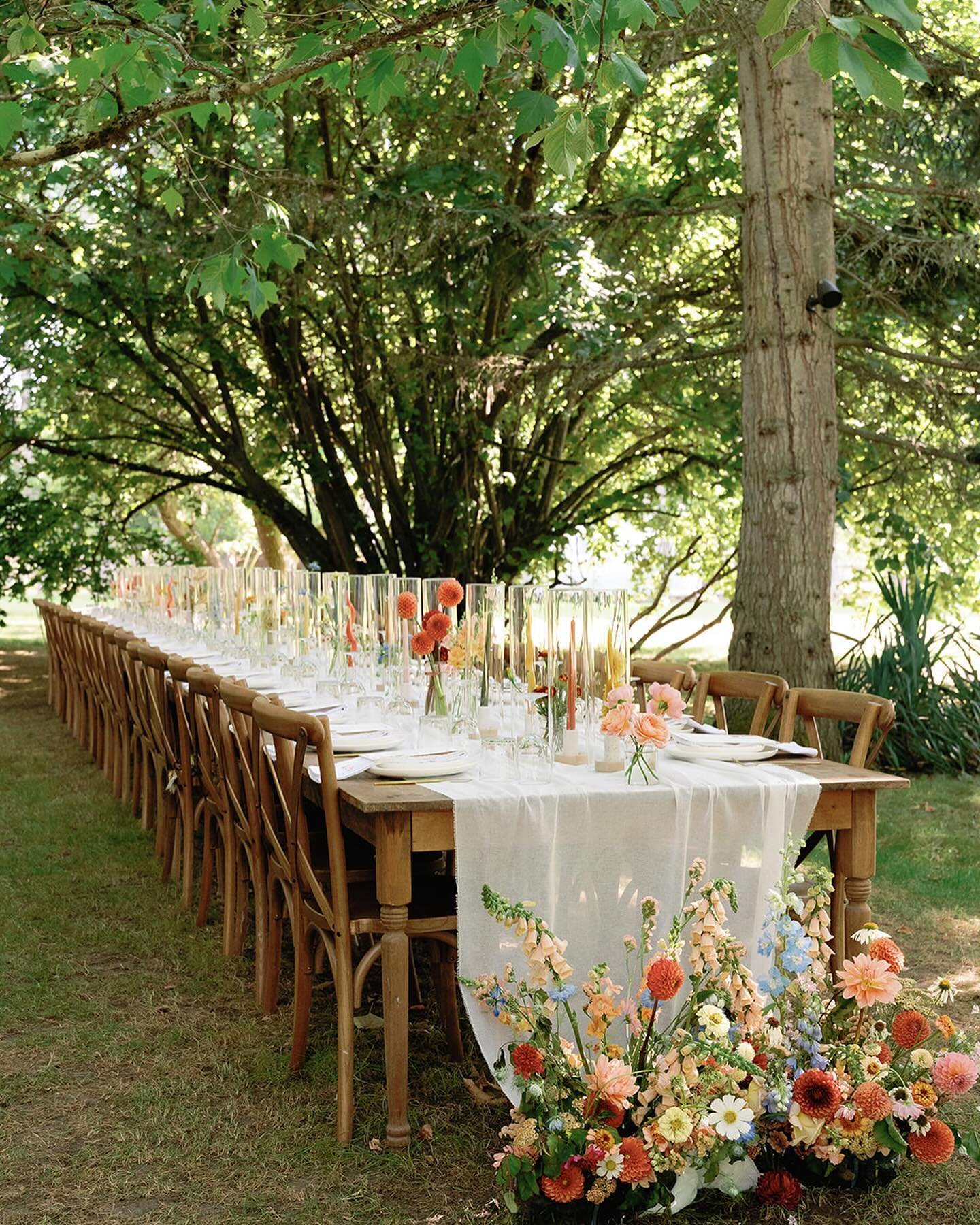 Garden party! We have dates available for 2025! 
📸 @andreiaclarophoto 

#whidbeyisland #whidbeyislandwedding #whidbeyislandweddings #whidbeyislandweddingvenue #seattlevenue #seattleweddingvenue #destinationwedding #intimatewedding #gardenparty