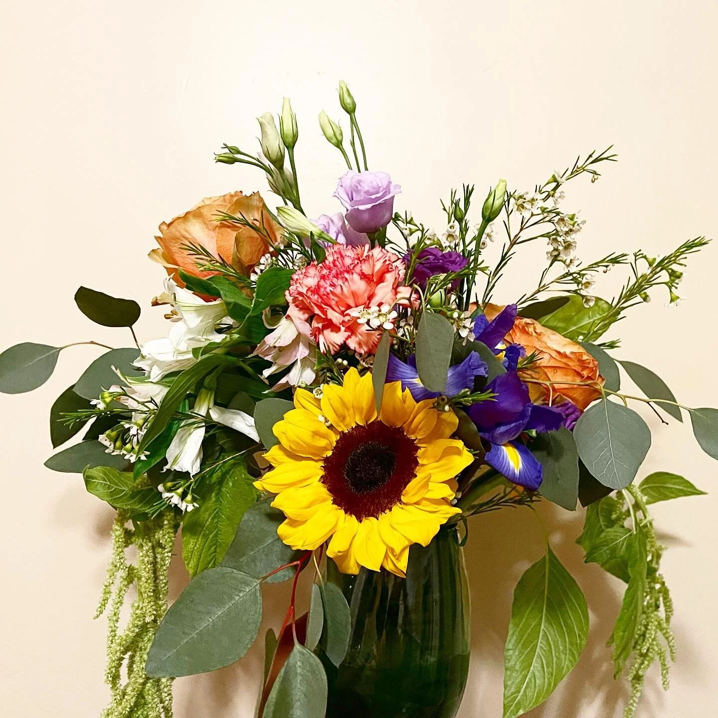 R&amp;B Studios is in the process of making sure we&rsquo;re delivering consistent service and quality products. Who wants to see our new logo and website? Stay tuned for our soft launch and updates coming soon. In the meantime, these are for you 💐