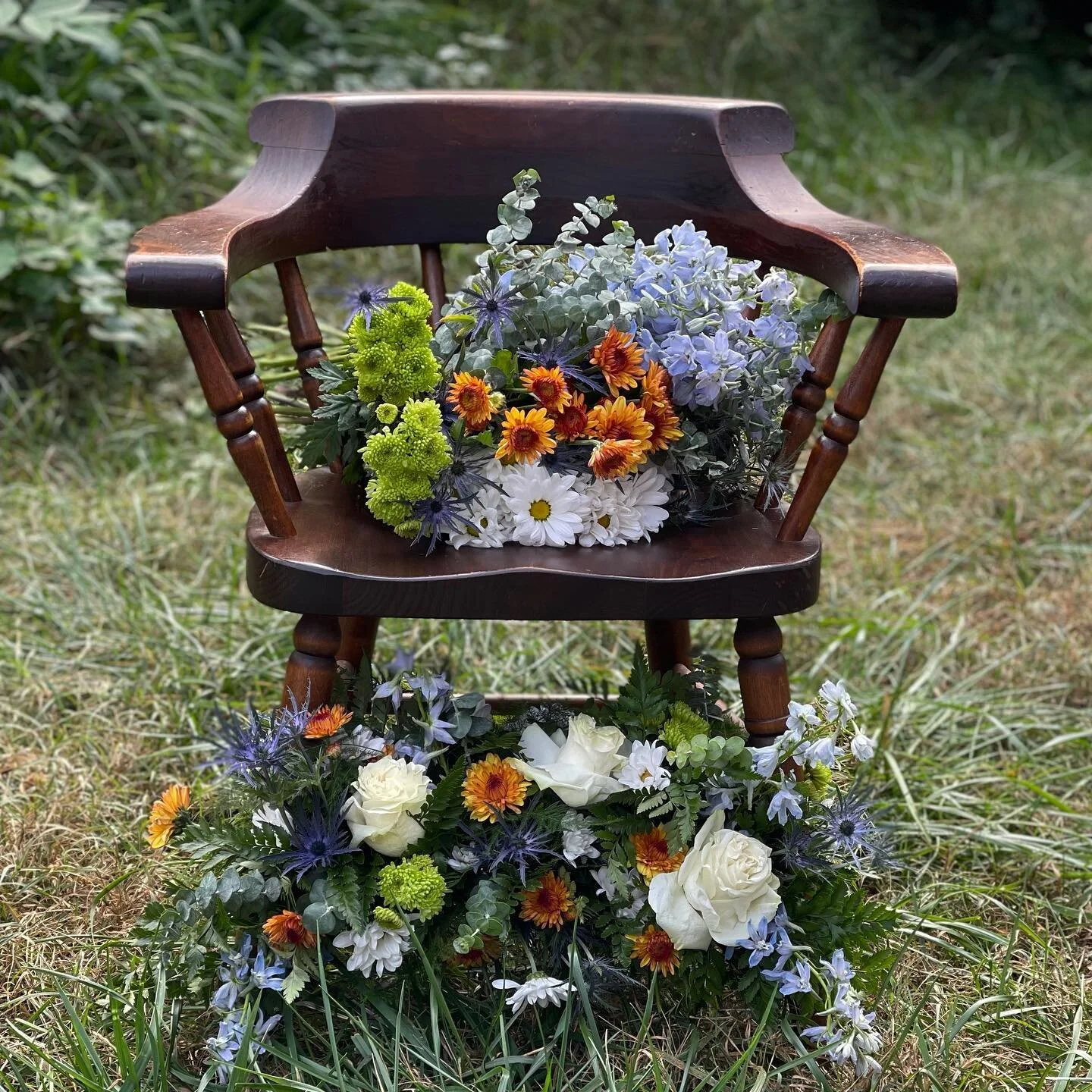 We spent this weekend surrounded by love, life and florals.  Worked on this decorative piece, in addition to two centerpieces and a floral crown, and we are so happy with the outcome!