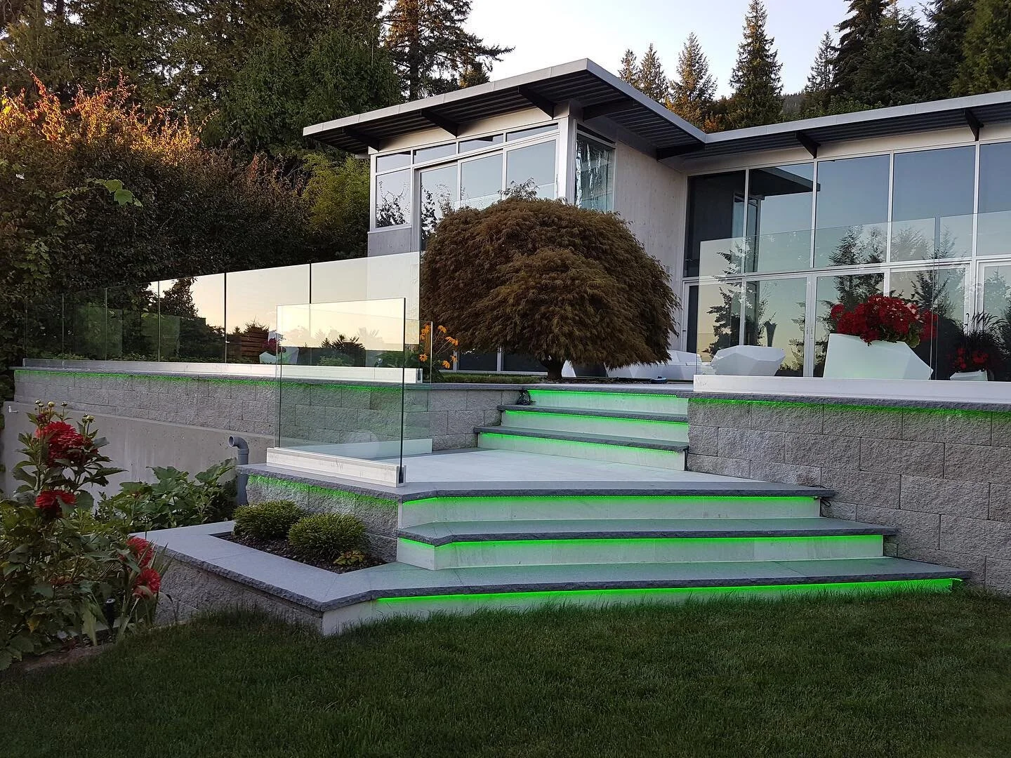 Illuminate your patio and walkway with LED strip lights.
.
.
.
.
.
#exteriorlighting #ambientlight #ambientlighting #outdoorpatio #outdoorlighting #staircaselighting #ledstriplighting #customlighting #microlightled