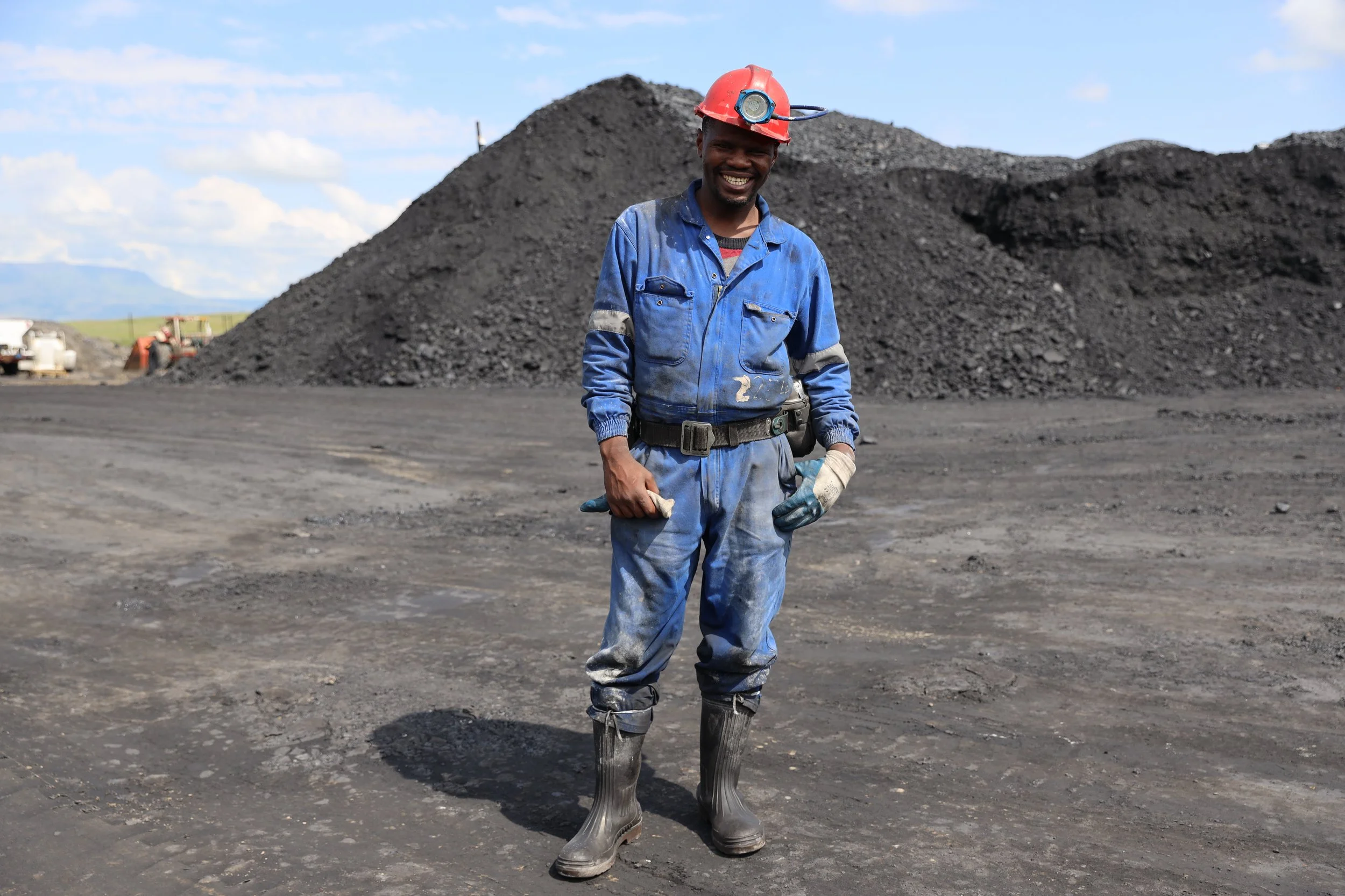       Kuyacaca ngokusebenza kukaMduduzi ezimayini