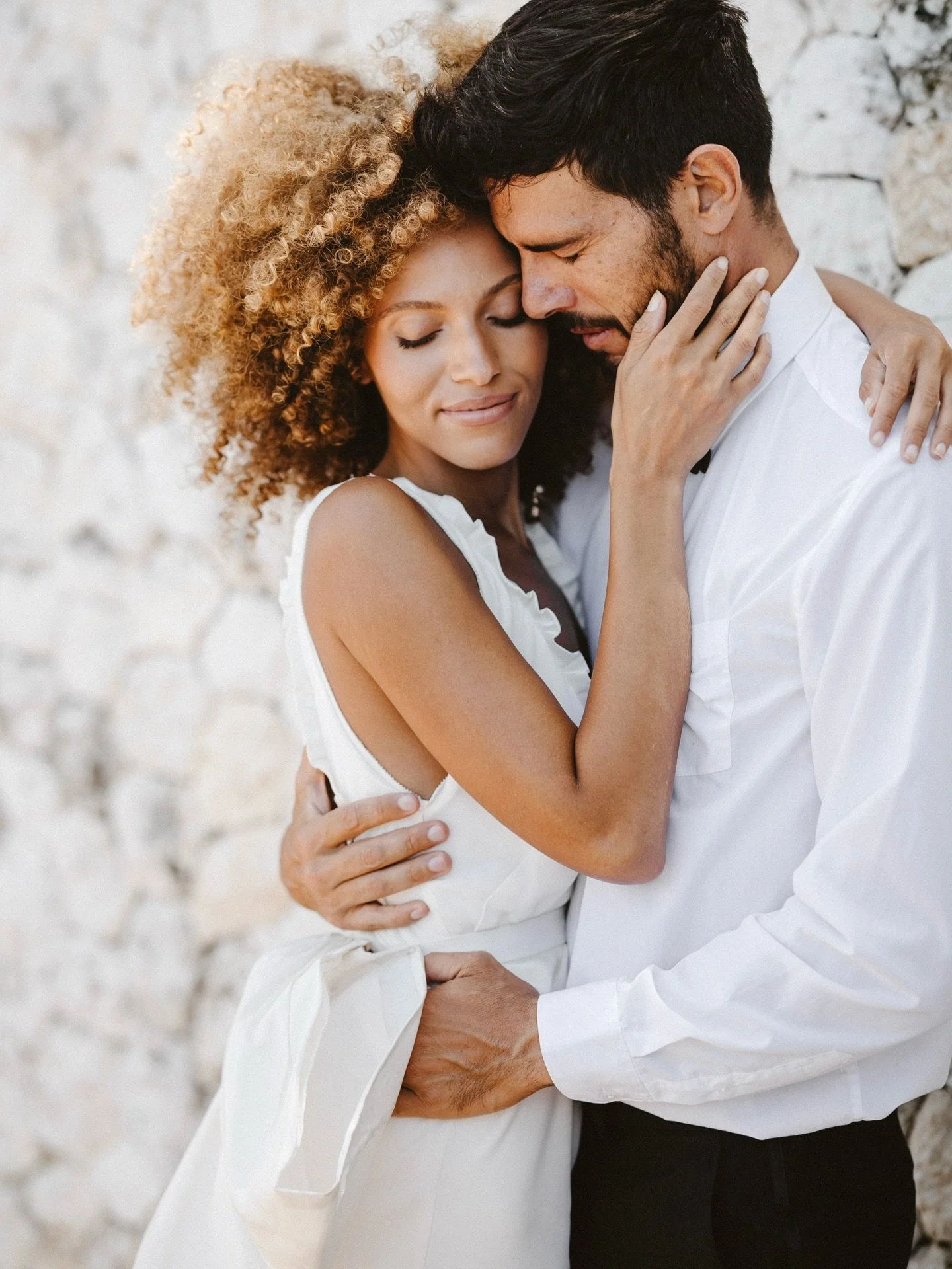 𝑻𝑯𝑬 𝑾𝑬𝑫𝑫𝑰𝑵𝑮 𝑫𝑨𝒀 𝑬𝑫𝑰𝑻: Why your photographer&rsquo;s energy matters. 

Even in the most beautiful settings, what makes a photograph sing is the feeling in it.

Whether it&rsquo;s a real wedding or a creative shoot with a couple like t