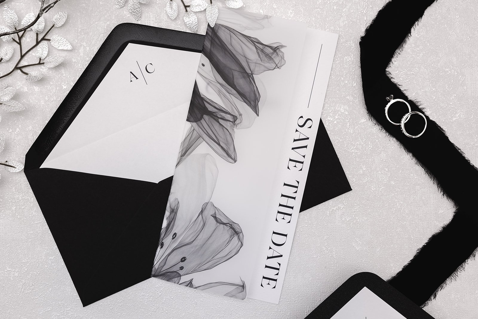 Raffinato-monochrome-wedding-stationery-Ink-and-Heart-06.jpg